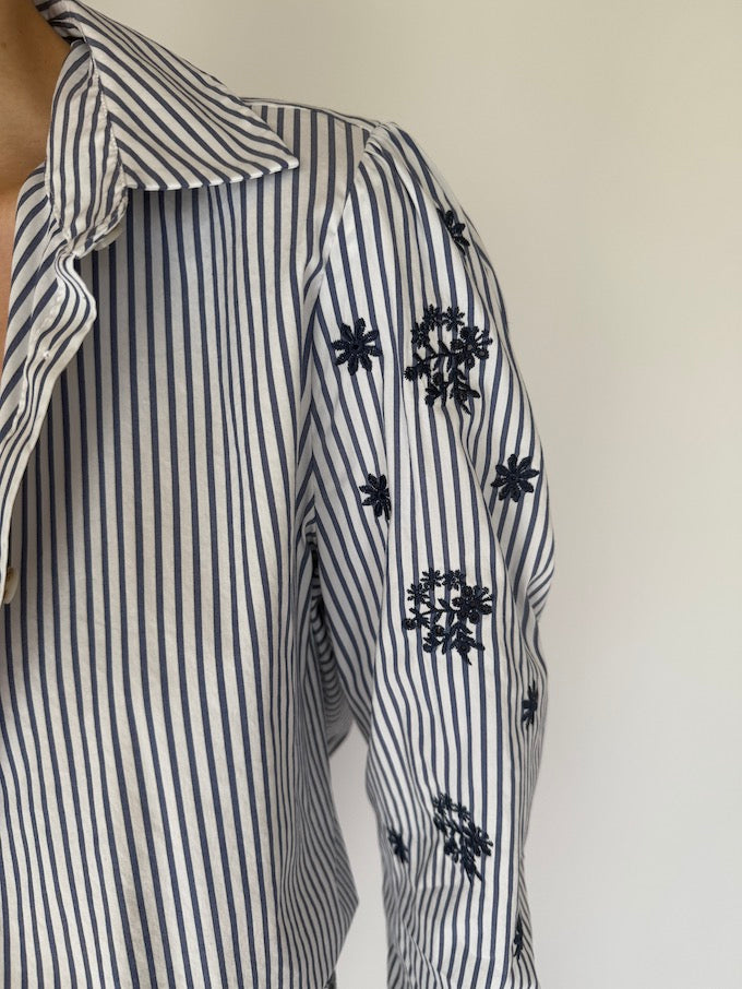 Vintage Striped Button-Up Shirt With Embroidered Detailing 5951