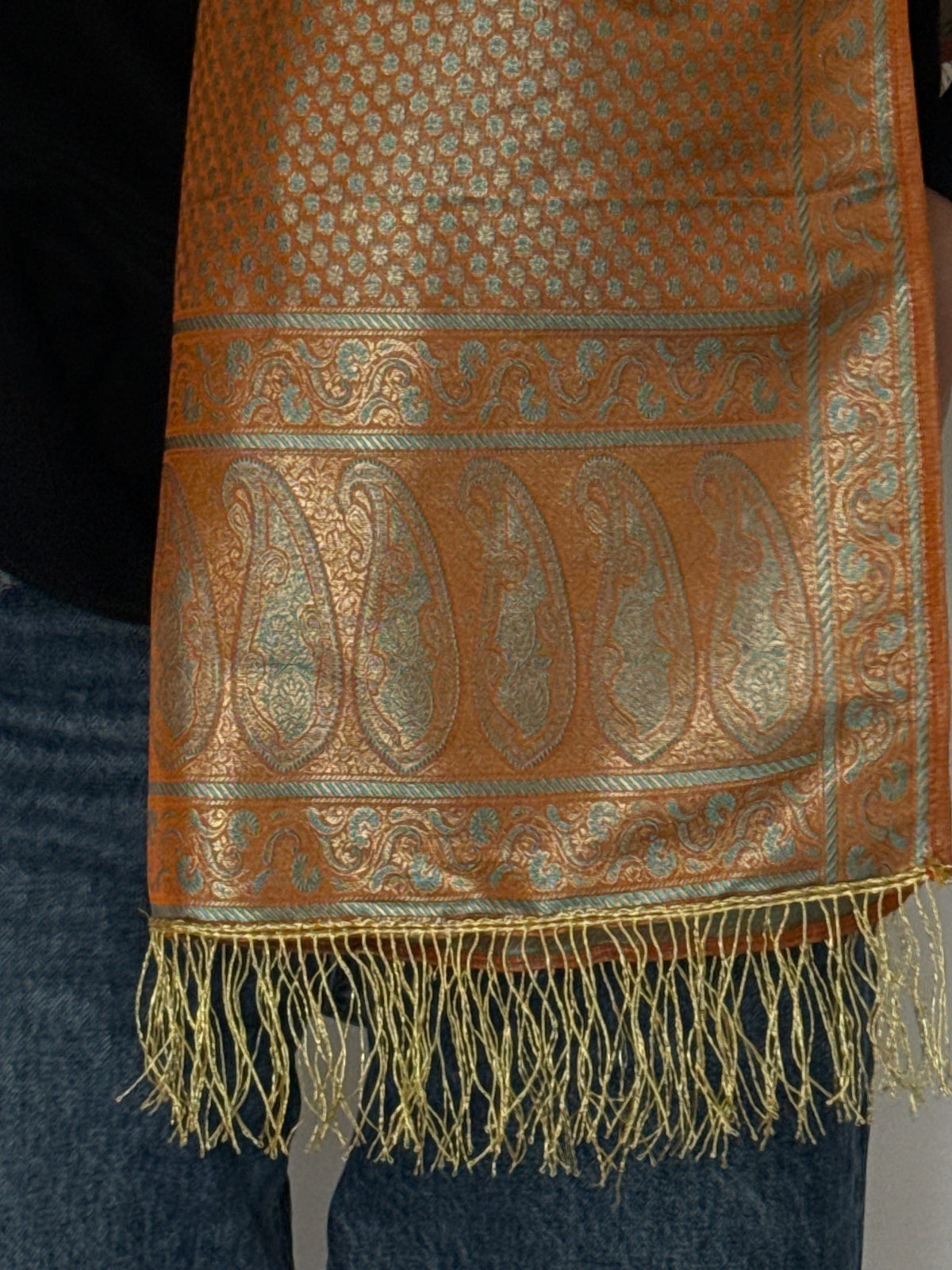 Vintage paisley scarf woven paisley border detail