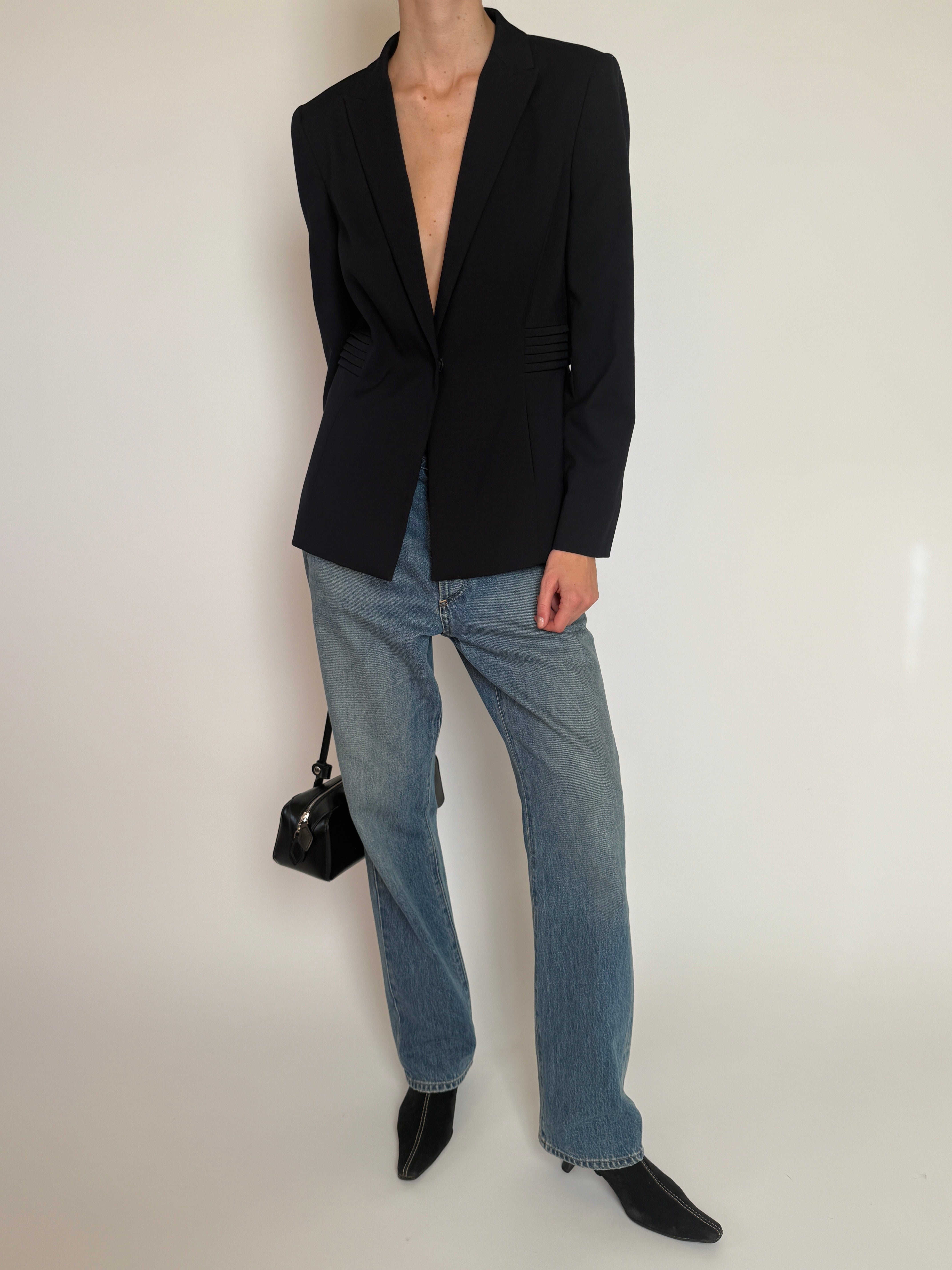 Vintage black tailored blazer silhouette detail