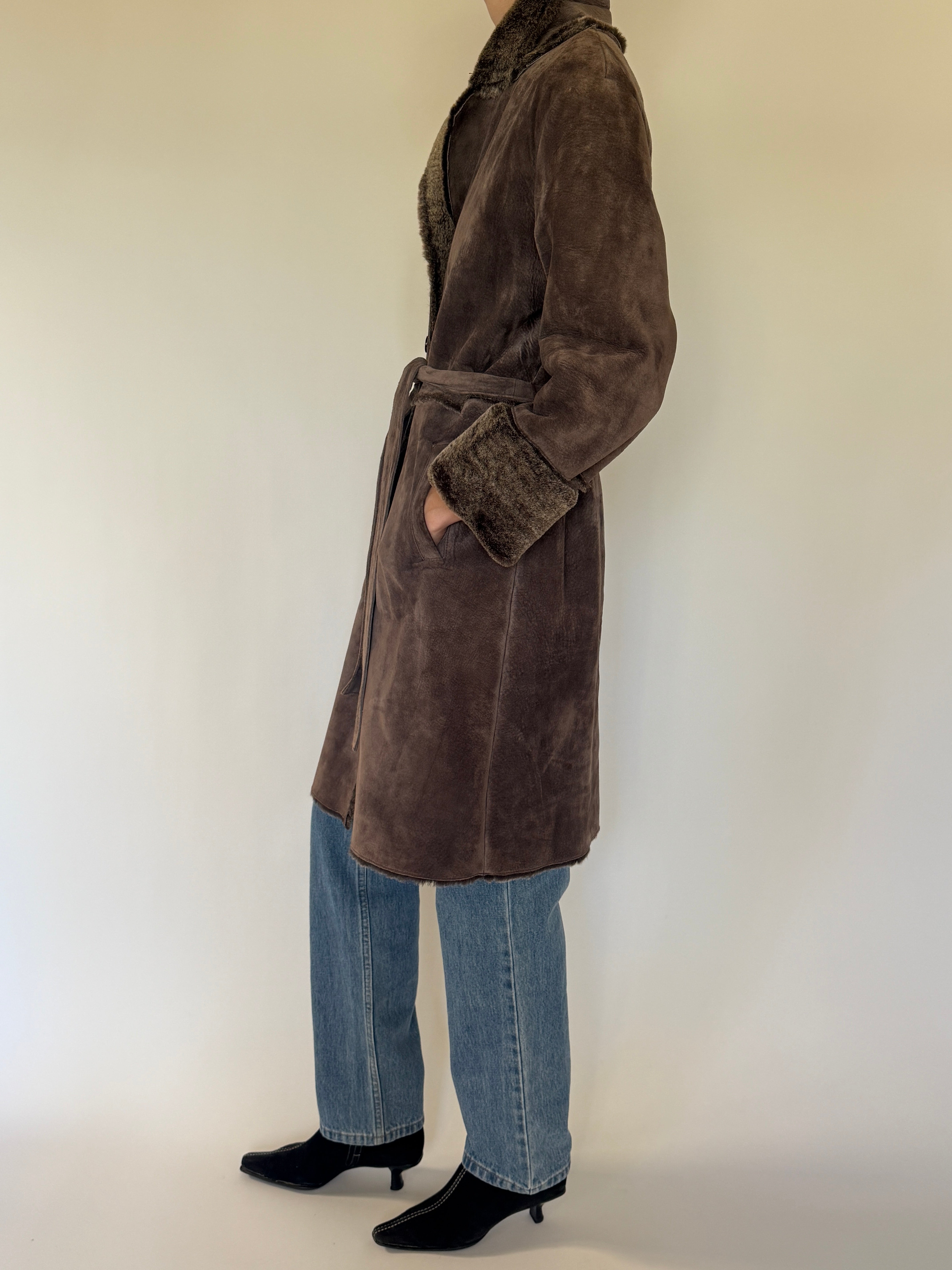 Vintage leather coat brown side view faux fur collar