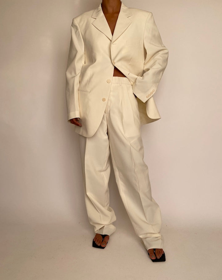 VINTAGE OVERSIZED CREAM SUIT 2373
