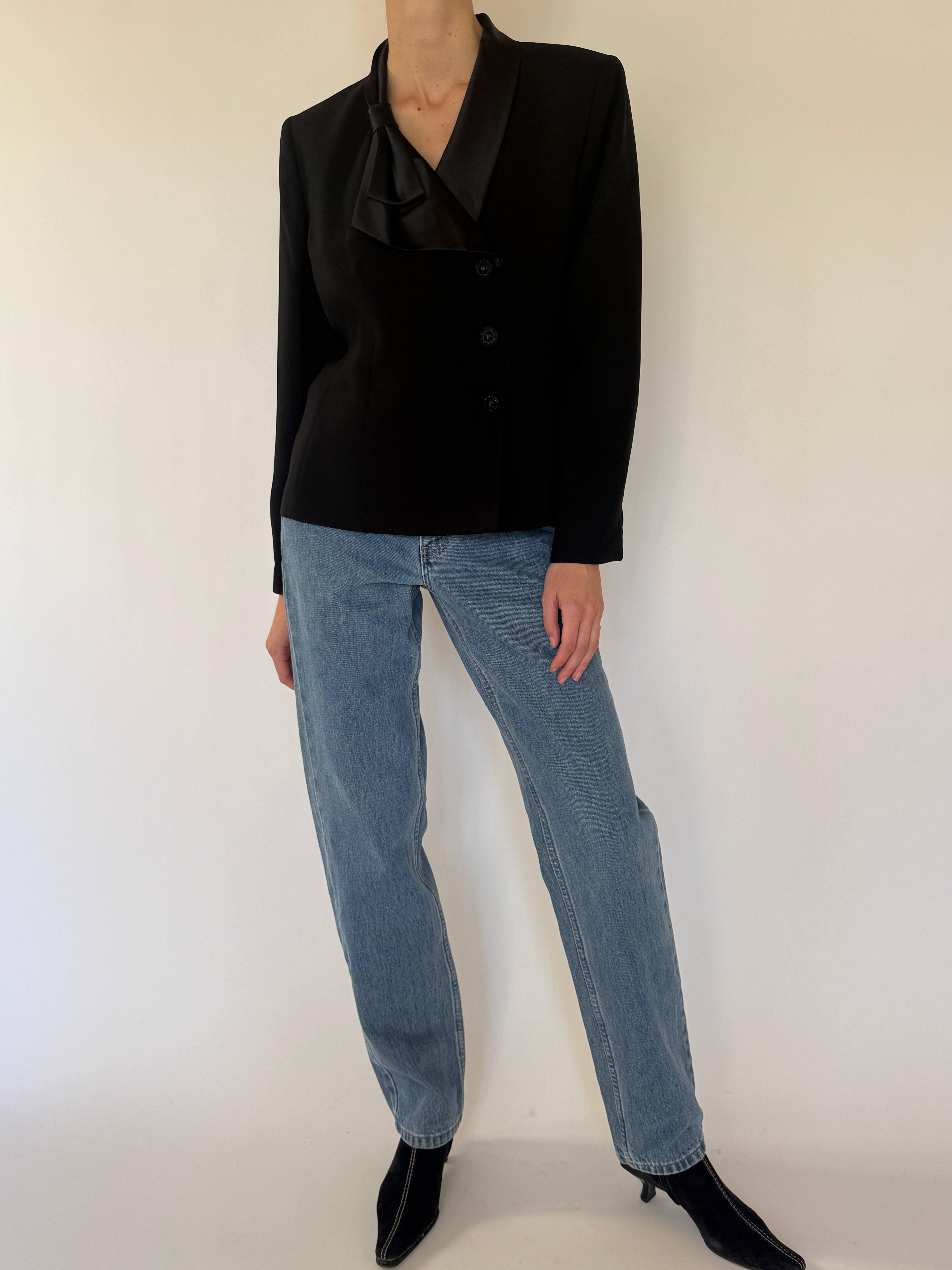 Vintage black blazer satin collar front detail no pockets