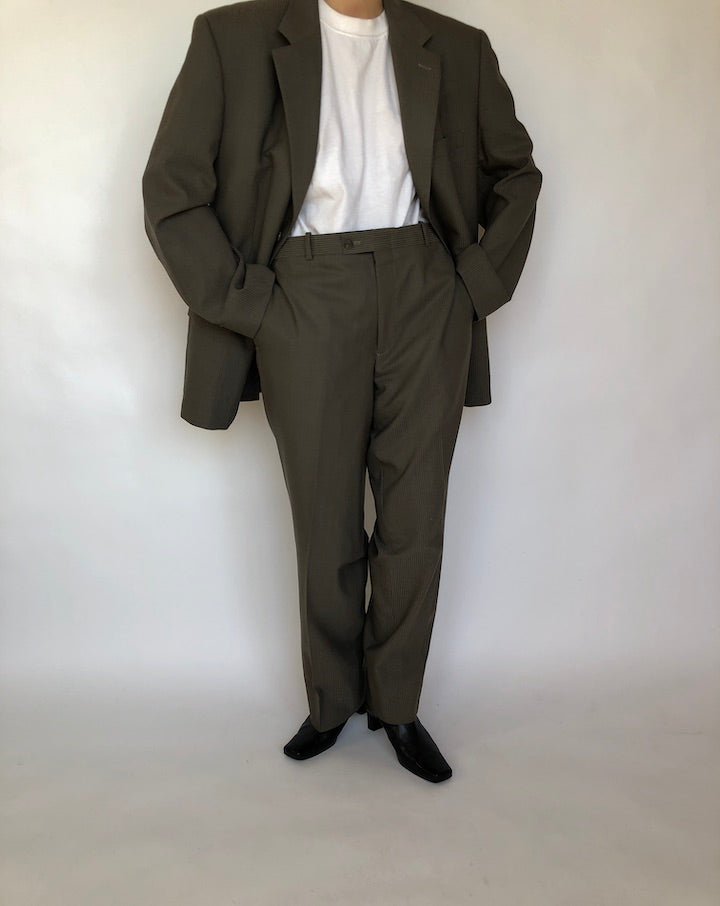 VINTAGE PINSTRIPED SUIT 369