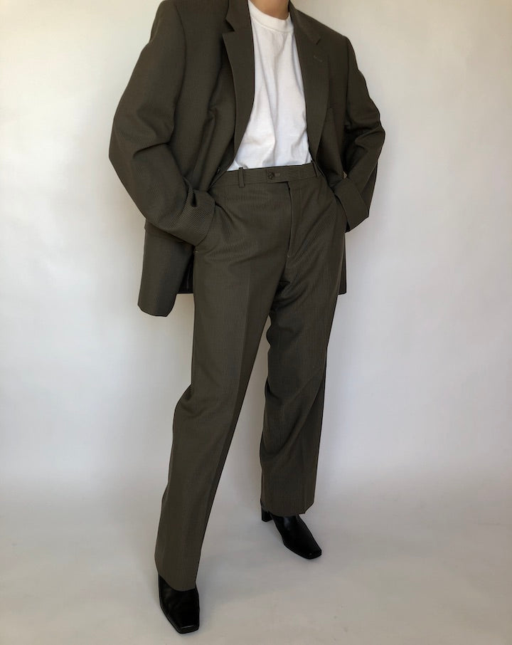 VINTAGE PINSTRIPED SUIT 369