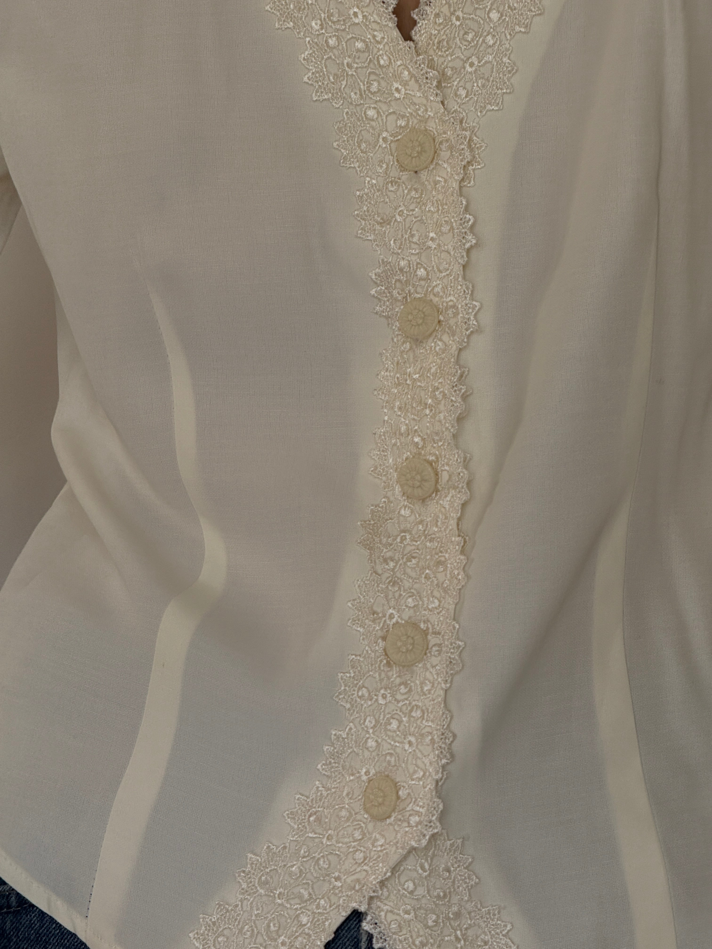 Vintage ivory lace trim button detail