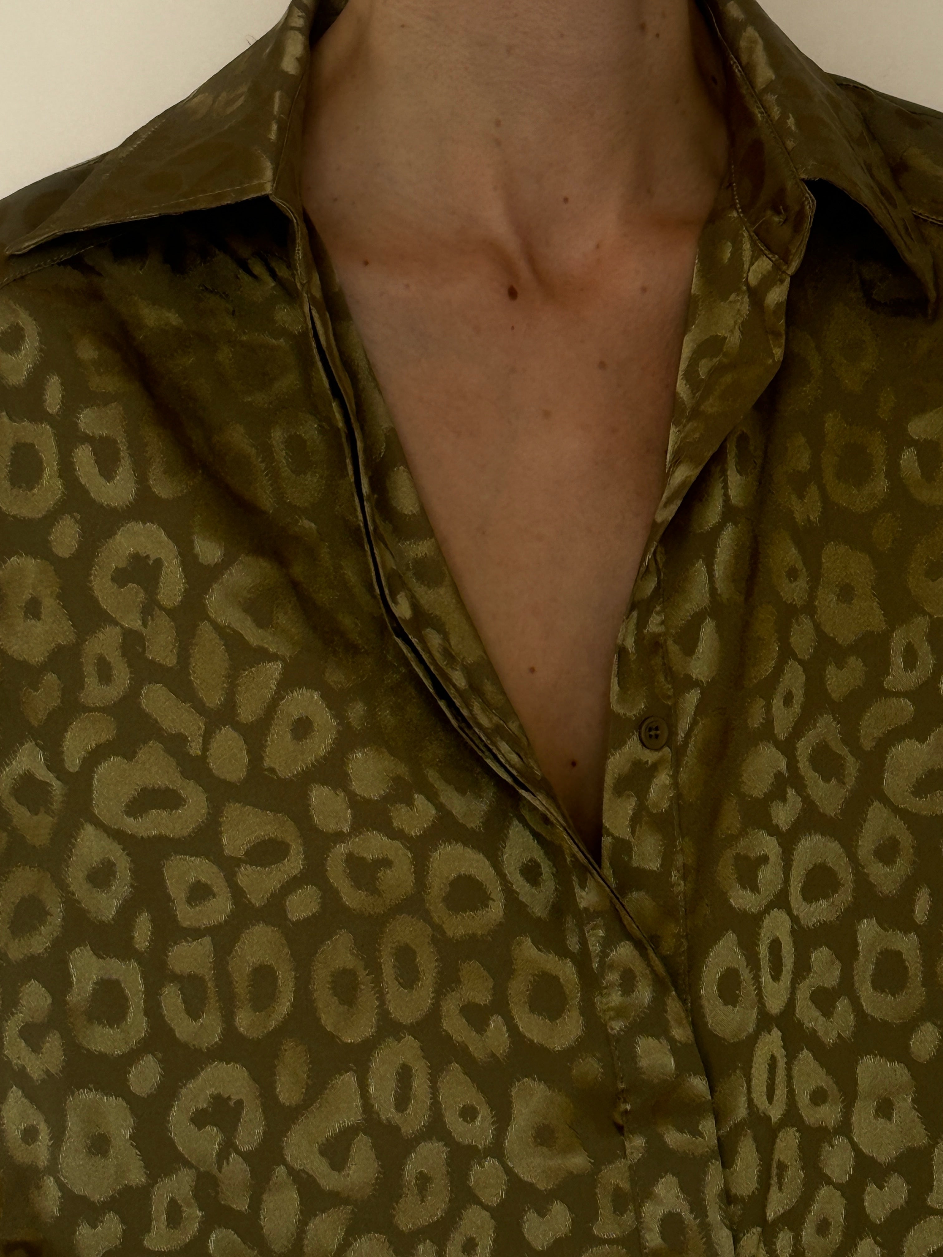 Vintage olive leopard shirt collar detail