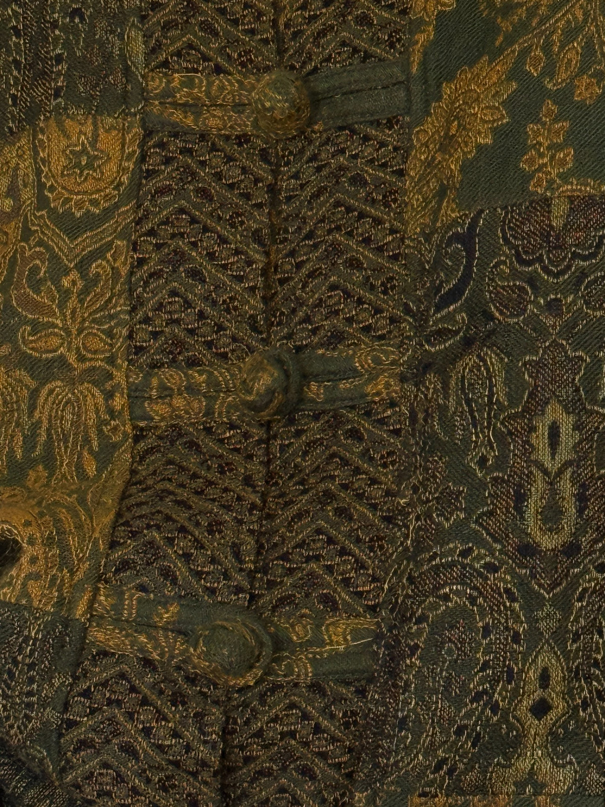 Woven texture and closure detail