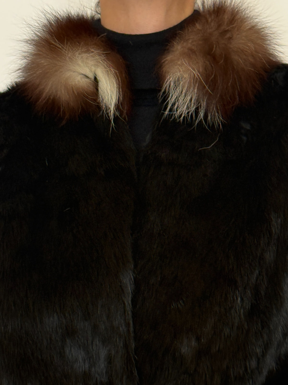 Close-up of contrasting fur collar