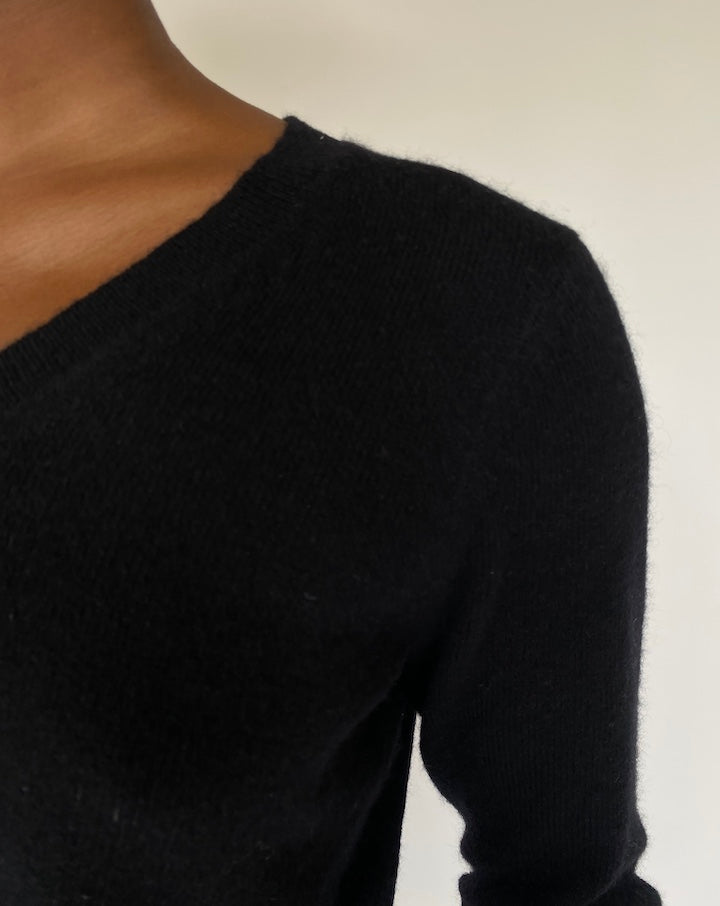 VINTAGE BLACK CASHMERE SWEATER 3802