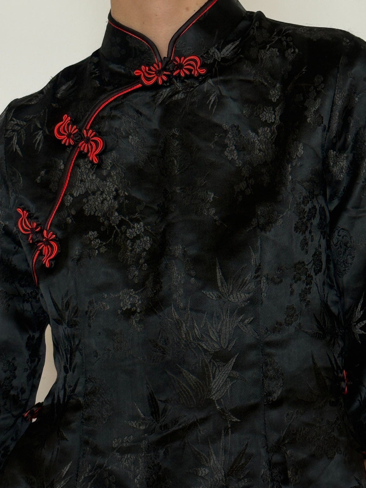 Vintage Chinese brocade qipao top frog closure detail black and red