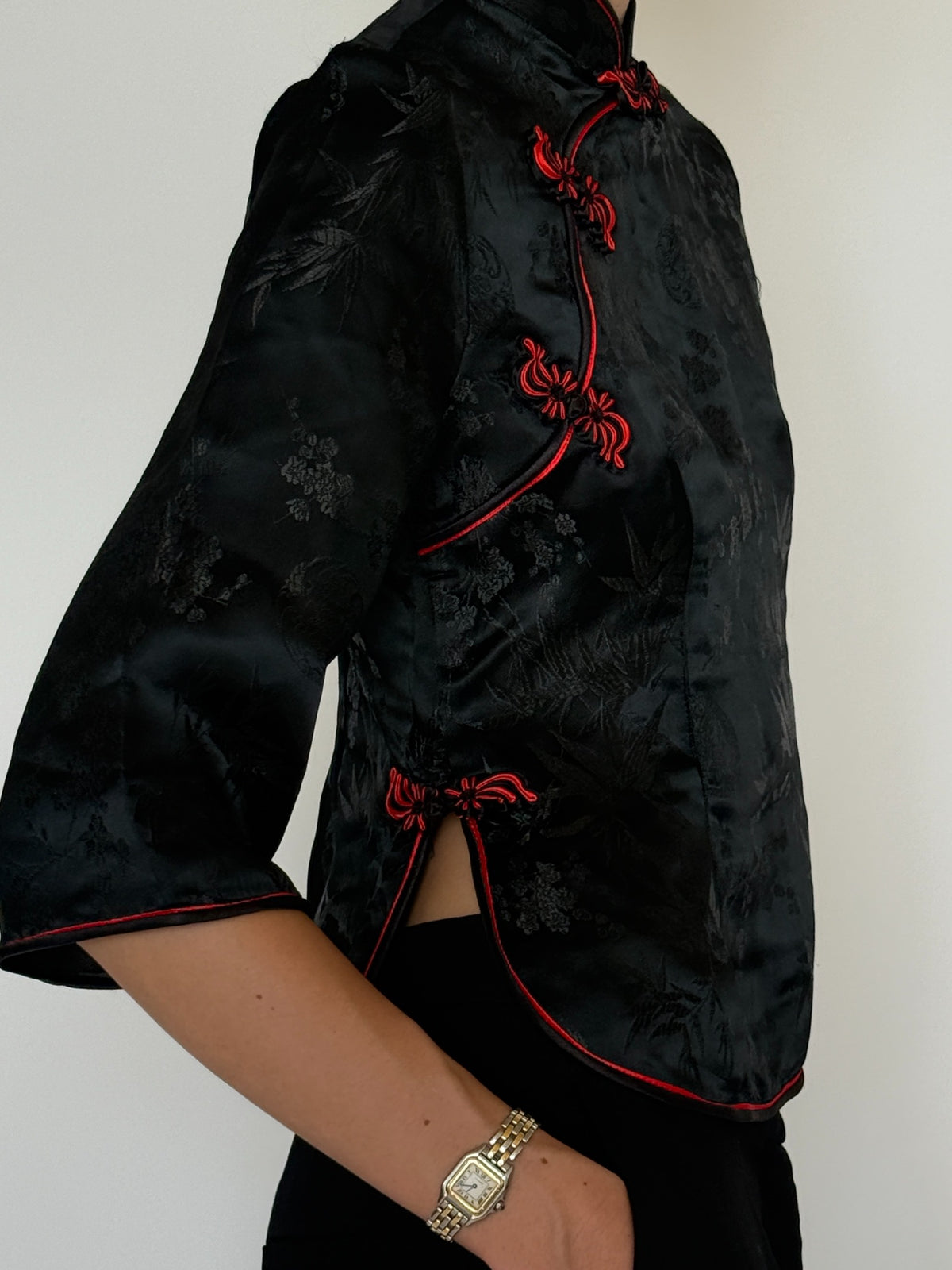 Vintage Chinese brocade qipao top side frog closure detail black and red