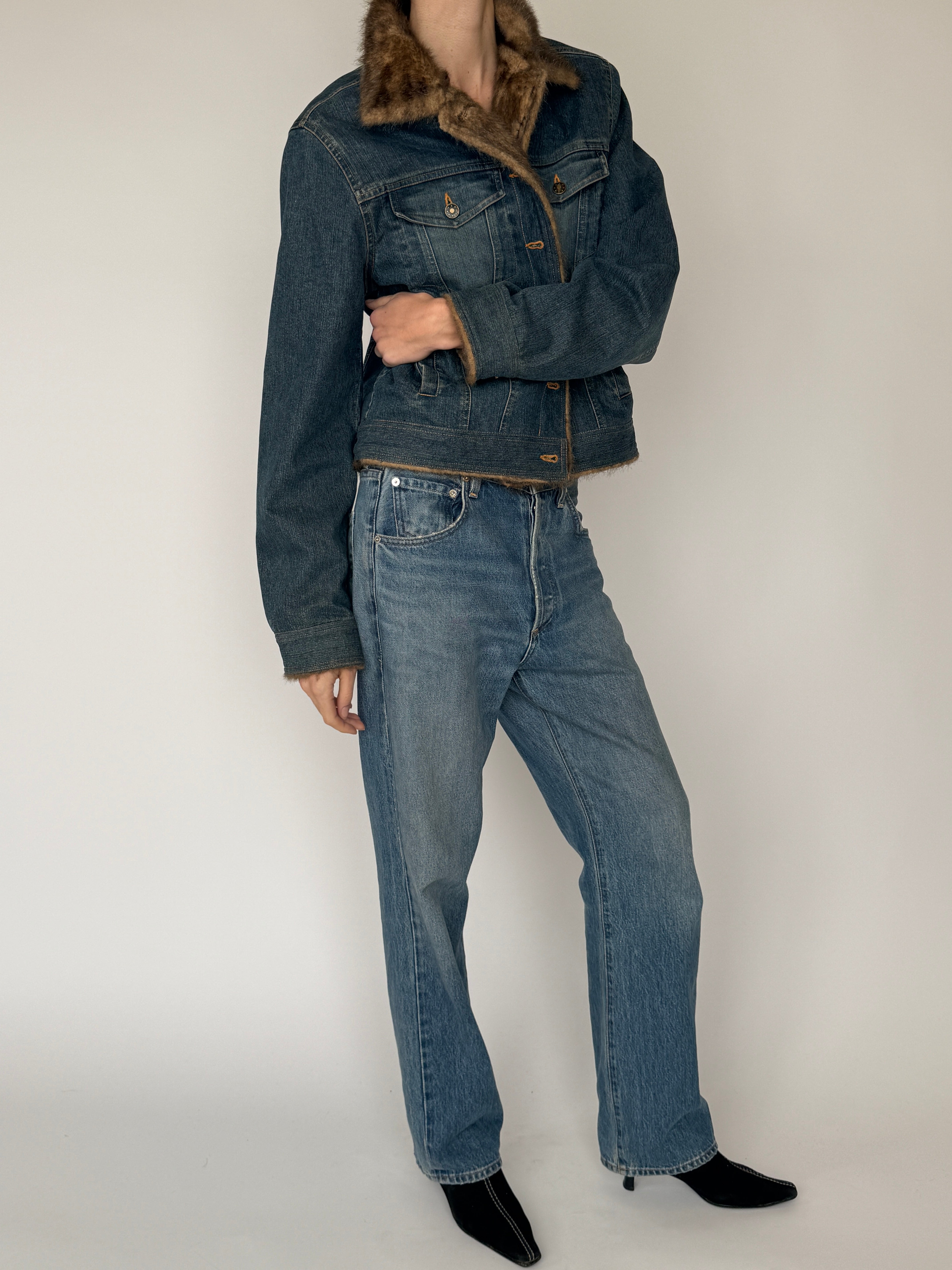 Vintage denim jacket with faux fur lining and button-front closure in blue