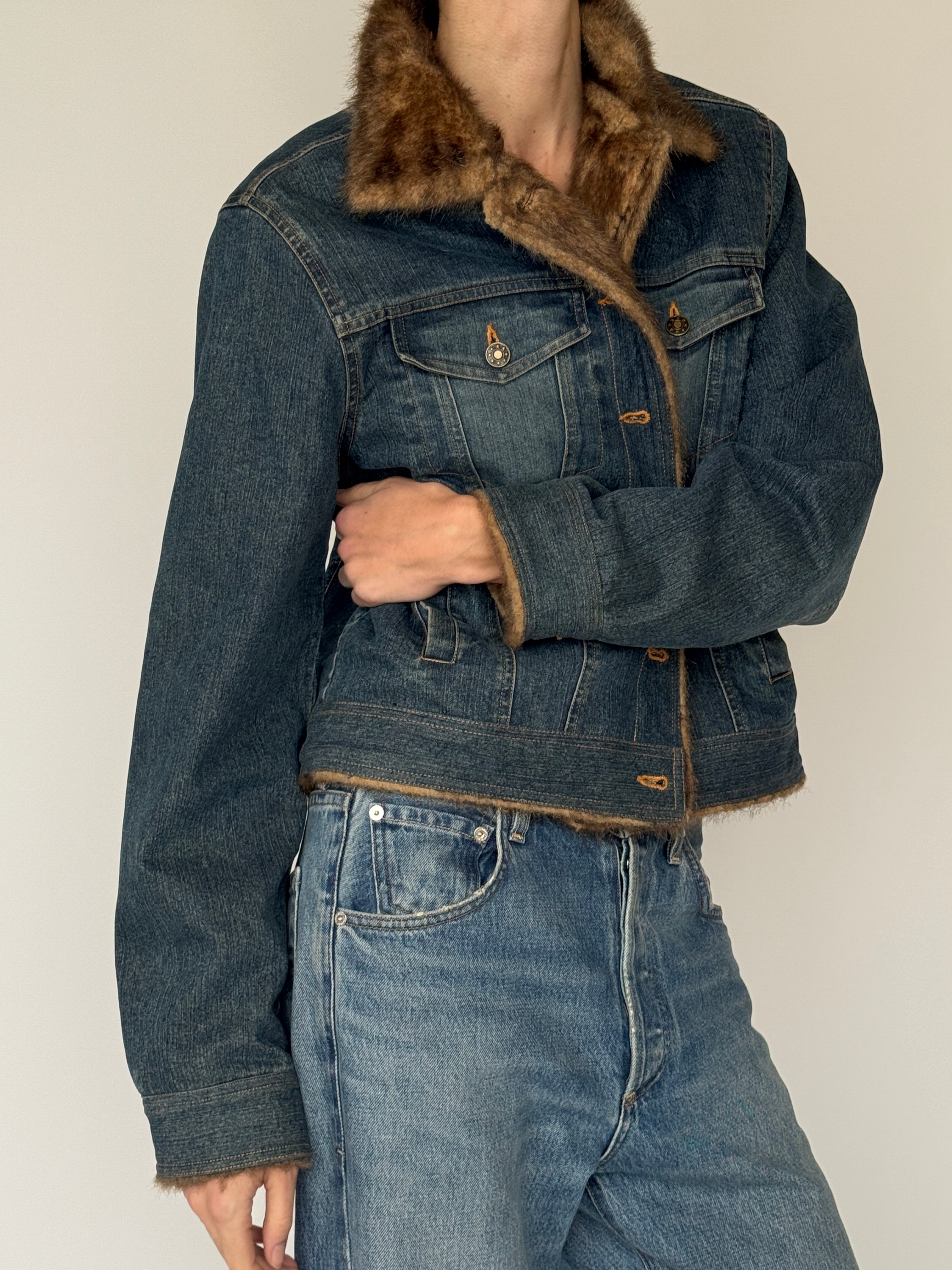 Vintage faux fur lined denim jacket with chest flap pockets in blue side