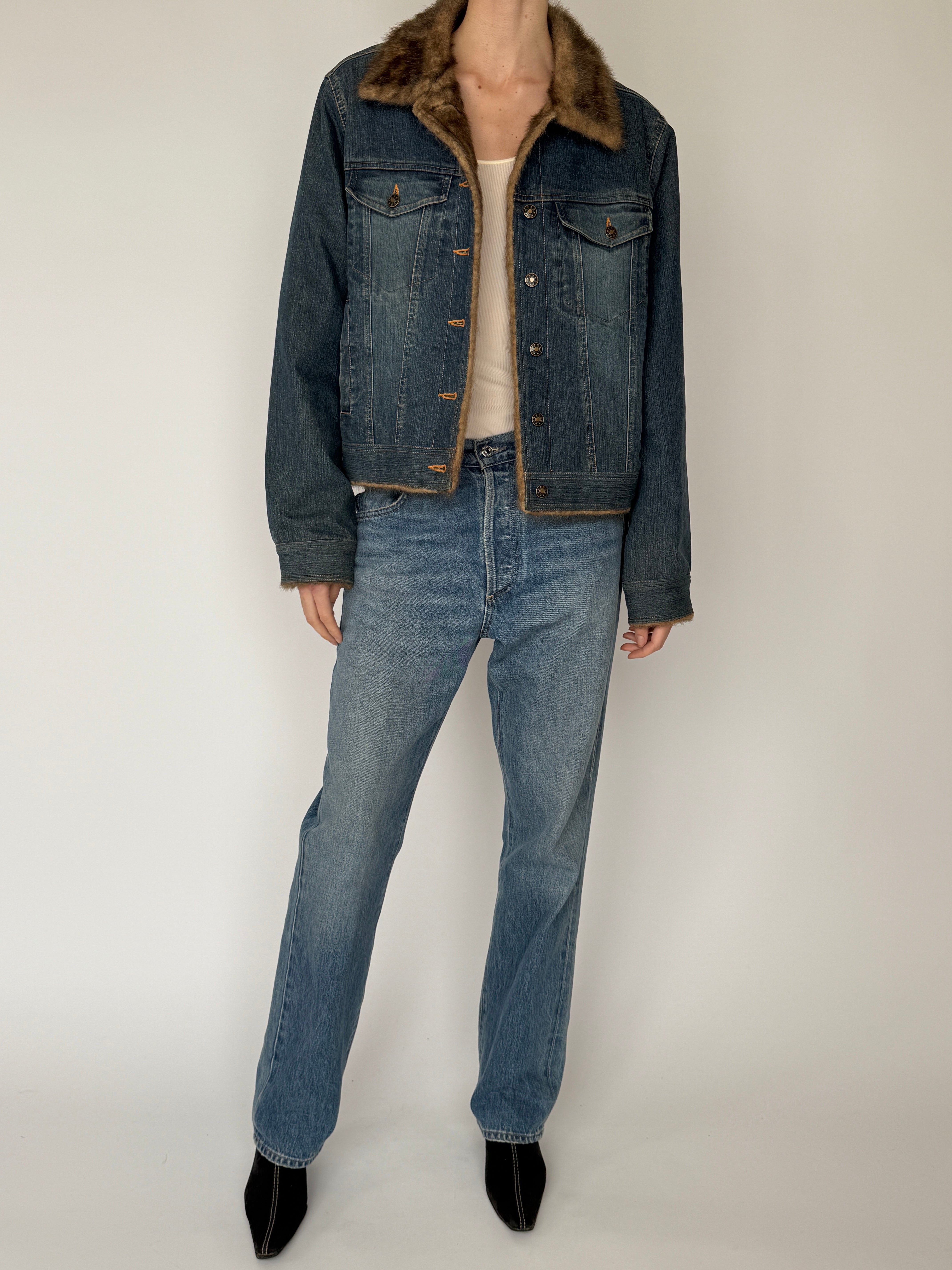 Vintage denim jacket with faux fur lining and button-front closure in blue