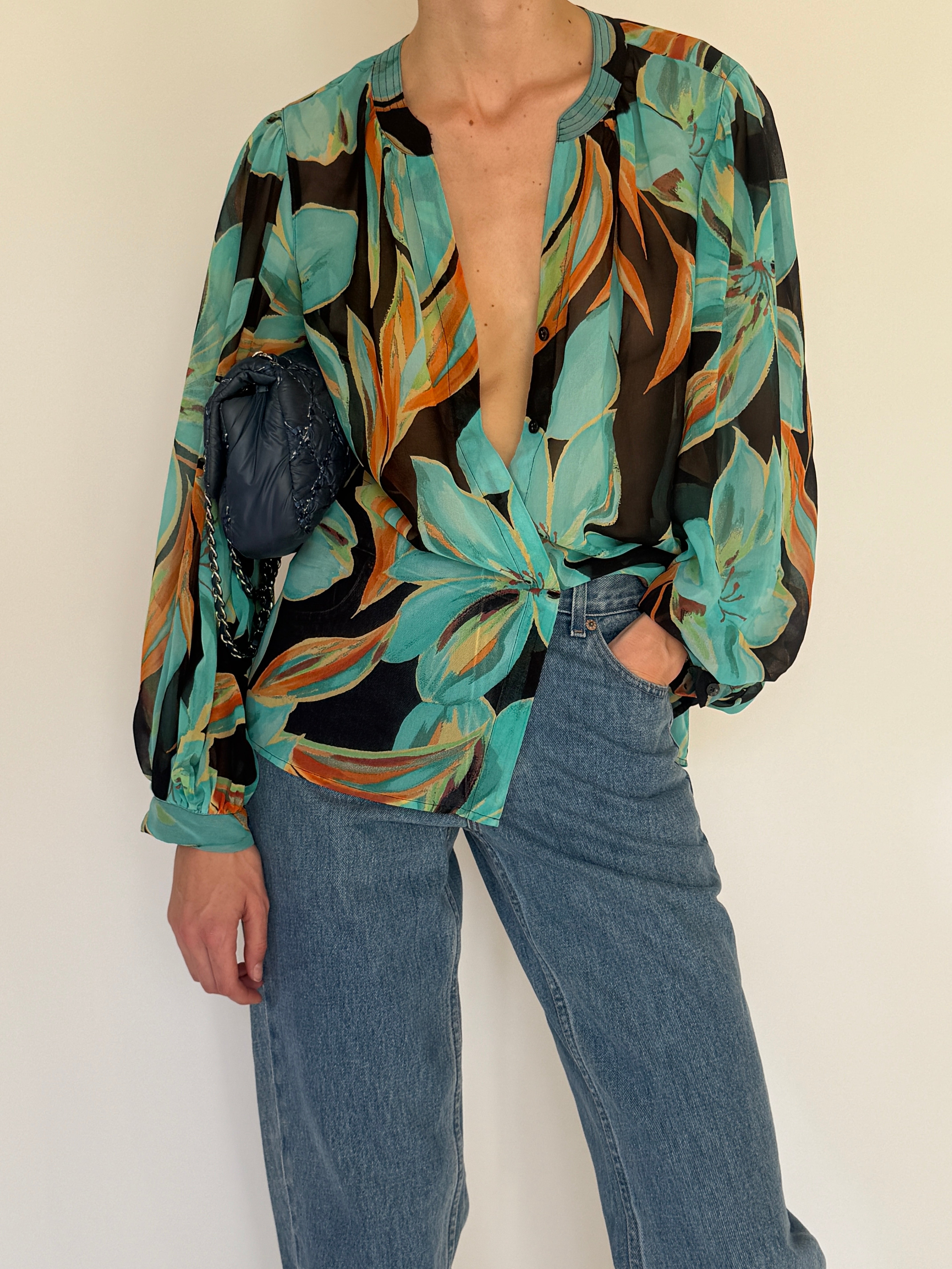 Vintage turquoise floral blouse collar detail