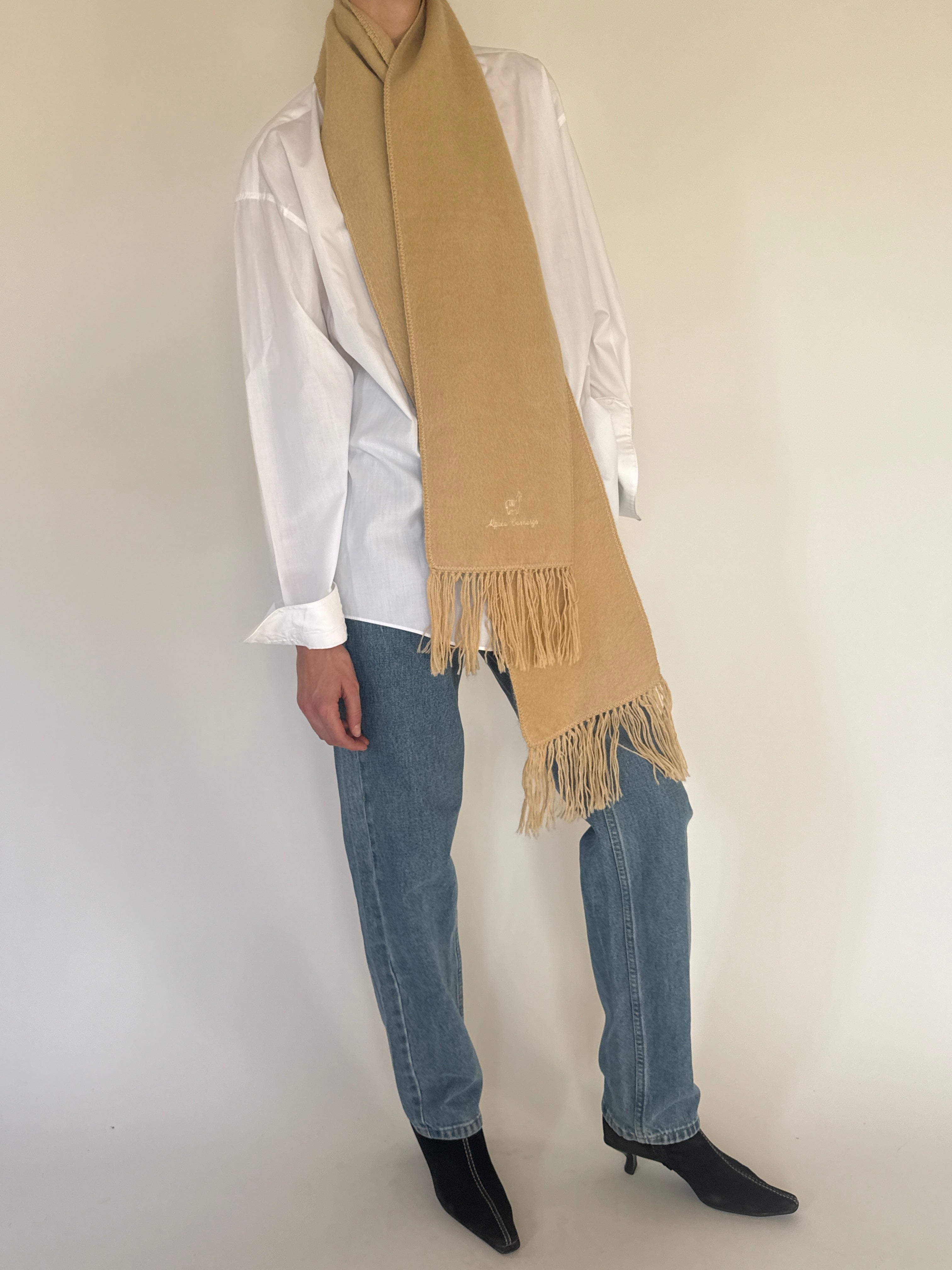 Vintage beige alpaca scarf full length detail