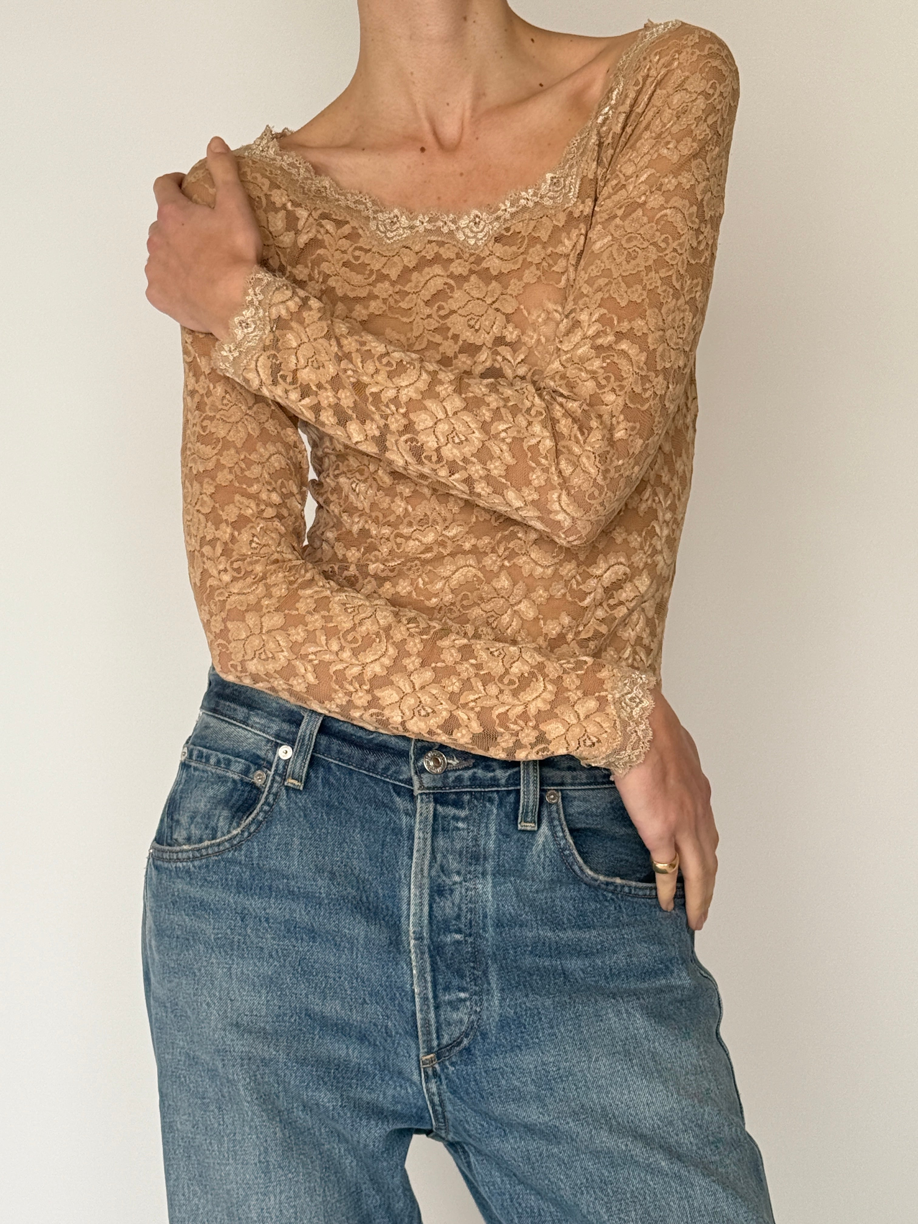 Vintage beige lace top sleeve and texture detail