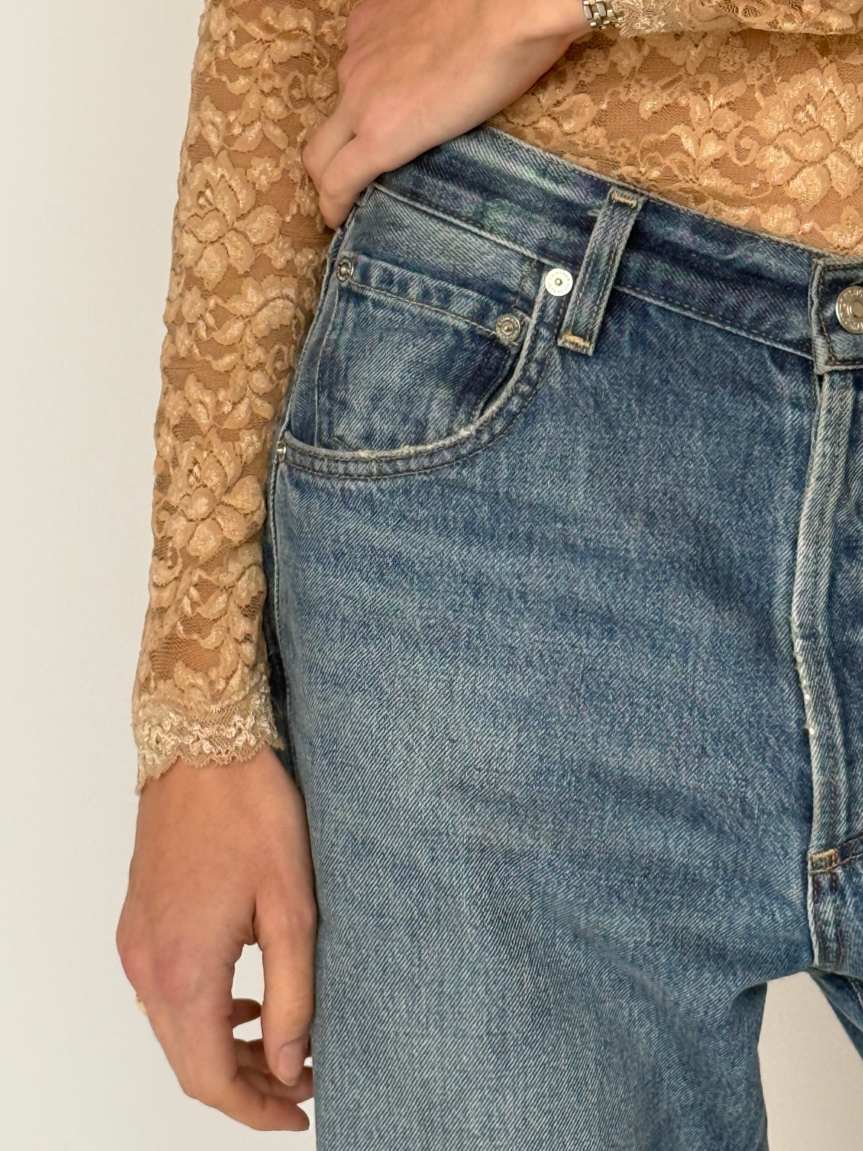 Vintage beige lace top sleeve and texture detail