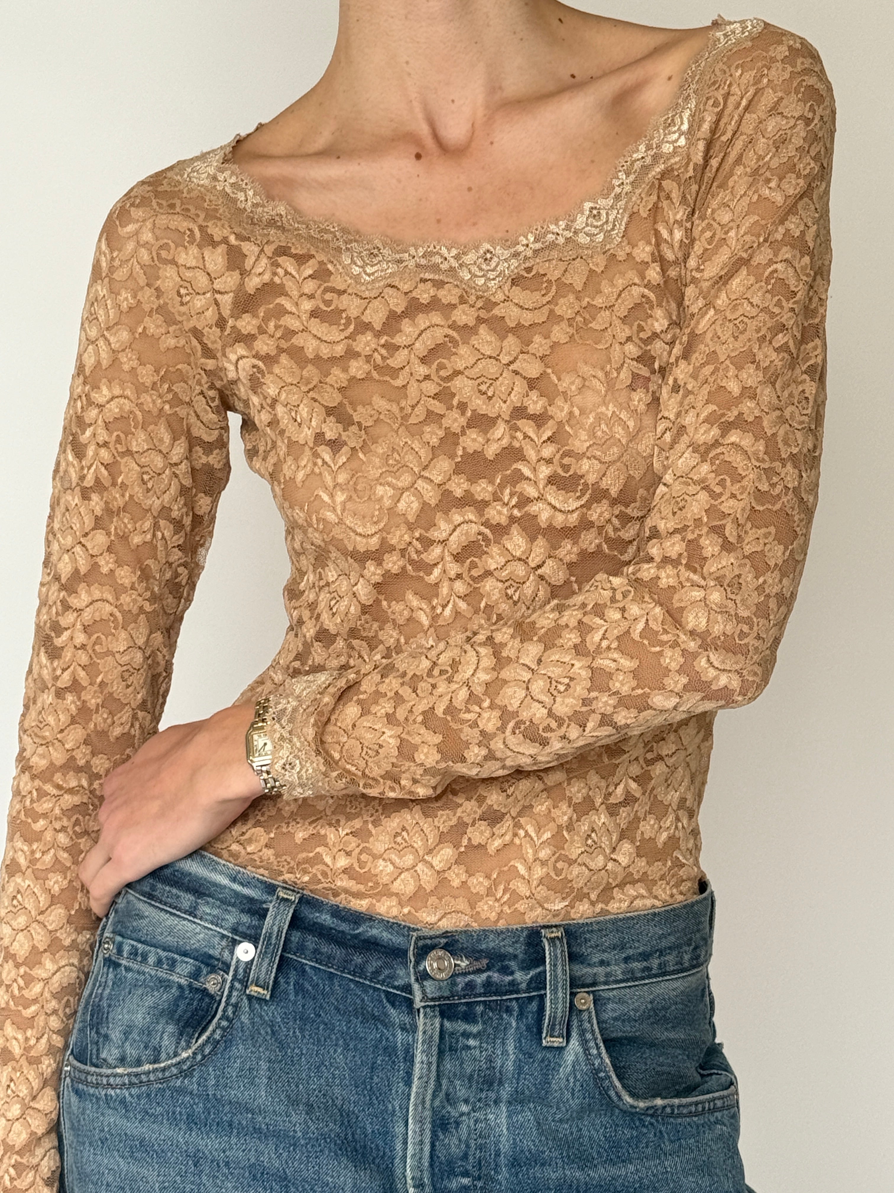 Vintage beige lace top sleeve and texture detail