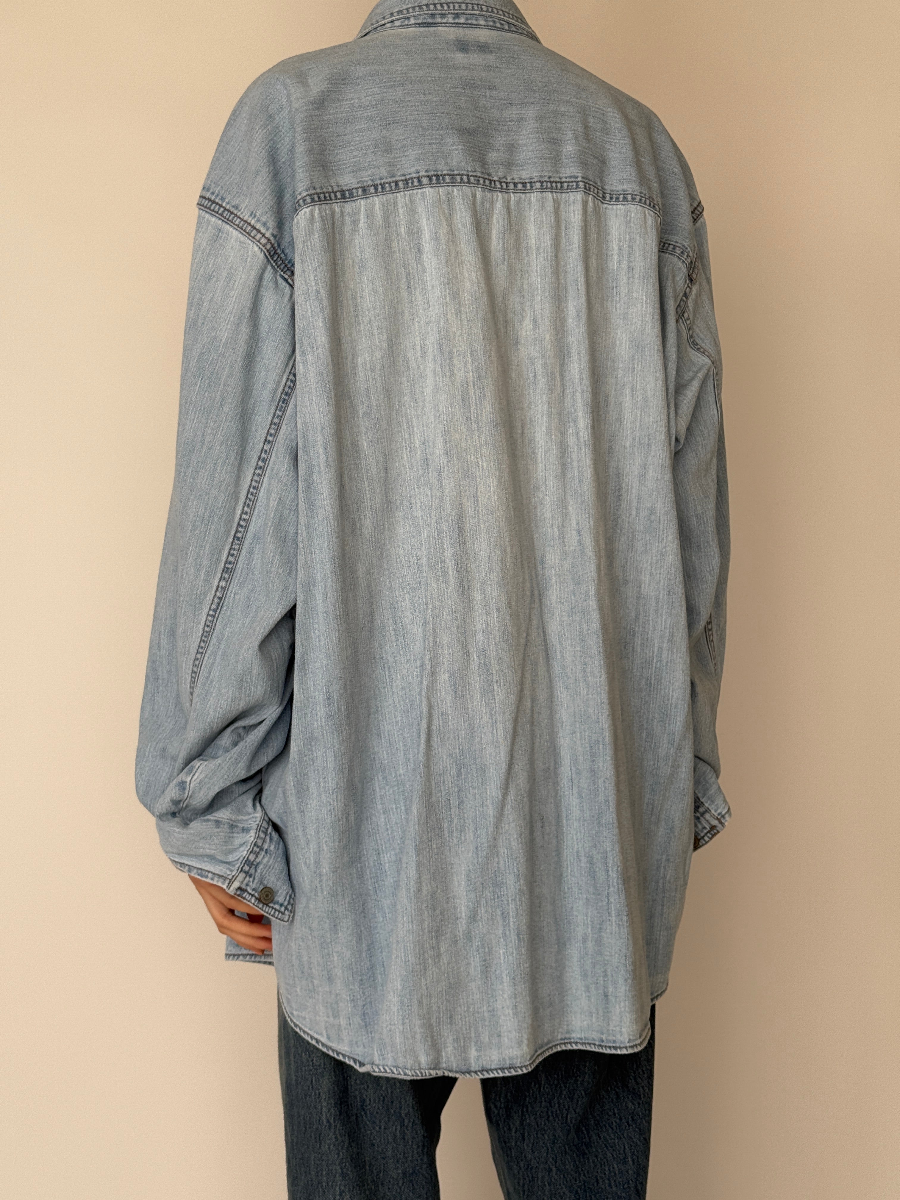 Vintage Levi’s denim shirt light wash back view