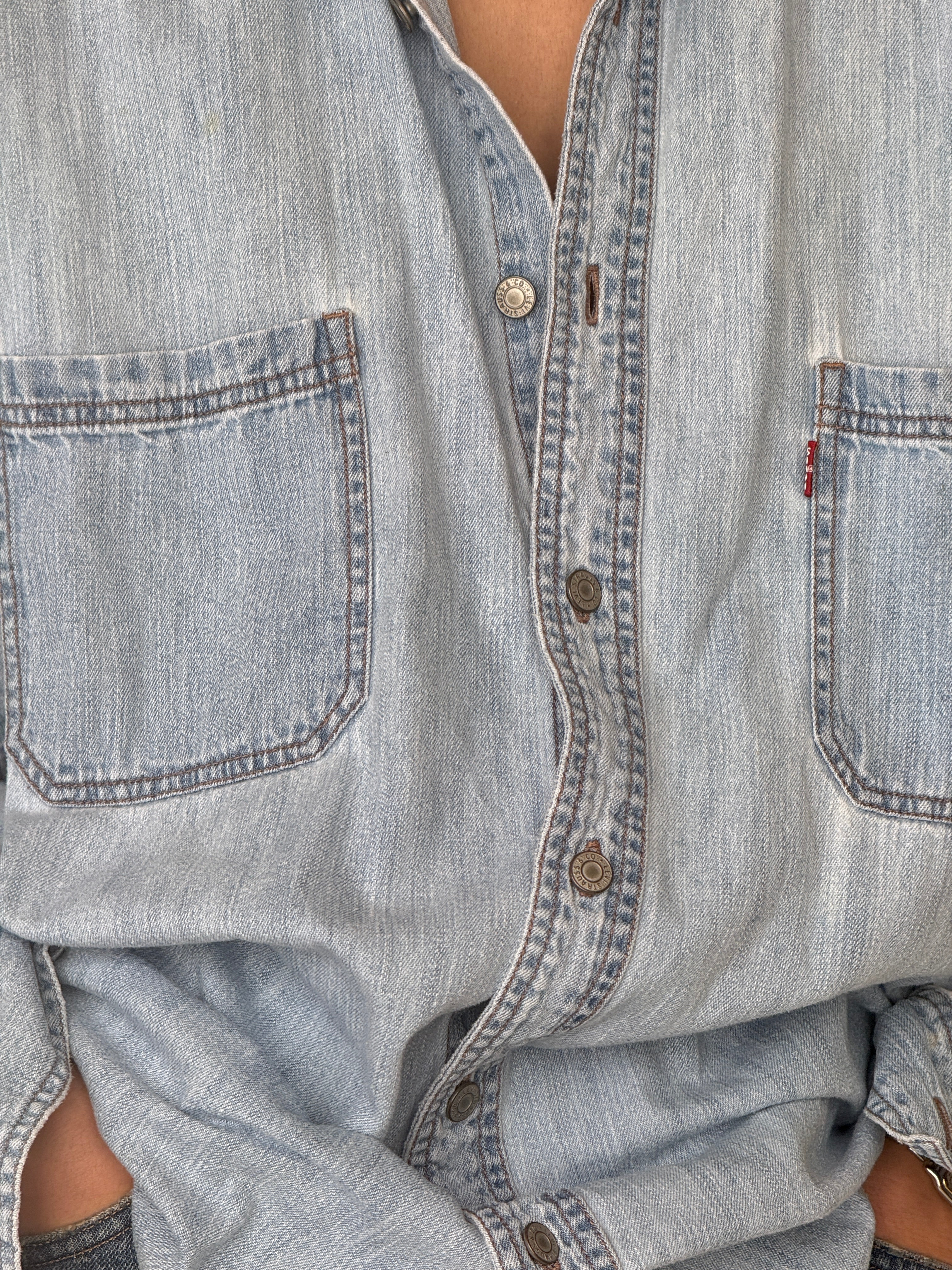 Vintage Levi’s denim shirt oversized silhouette