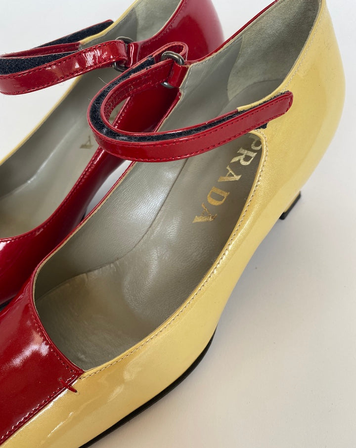 VINTAGE TWO TONED PRADA HEELS
