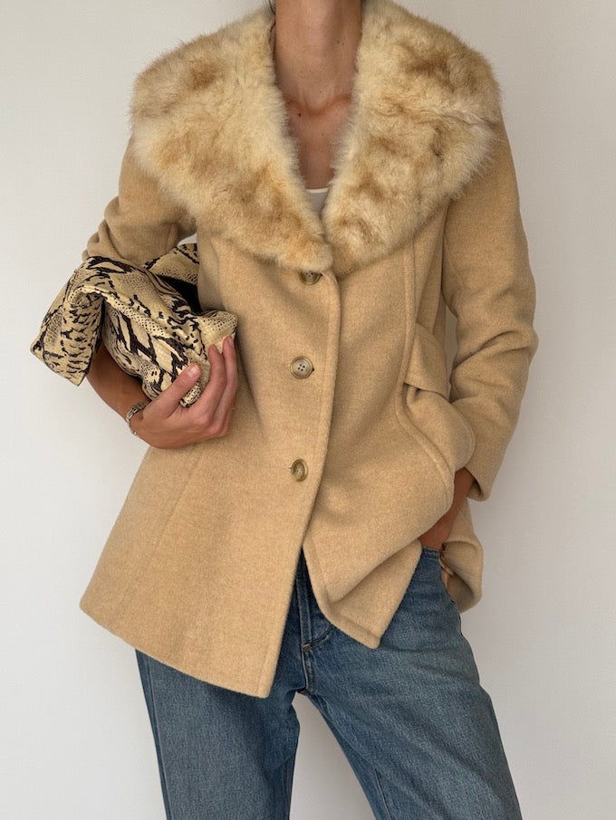Vintage Beige Coat With Fur Collar 2175