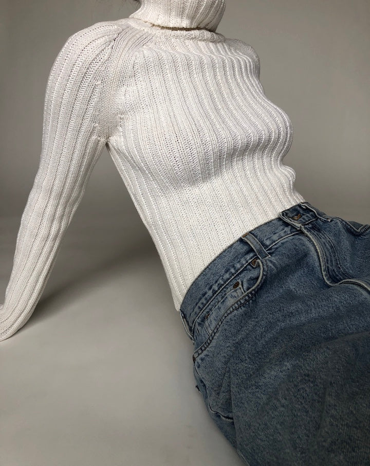 VINTAGE WHITE RIBBED TURTLENECK 119