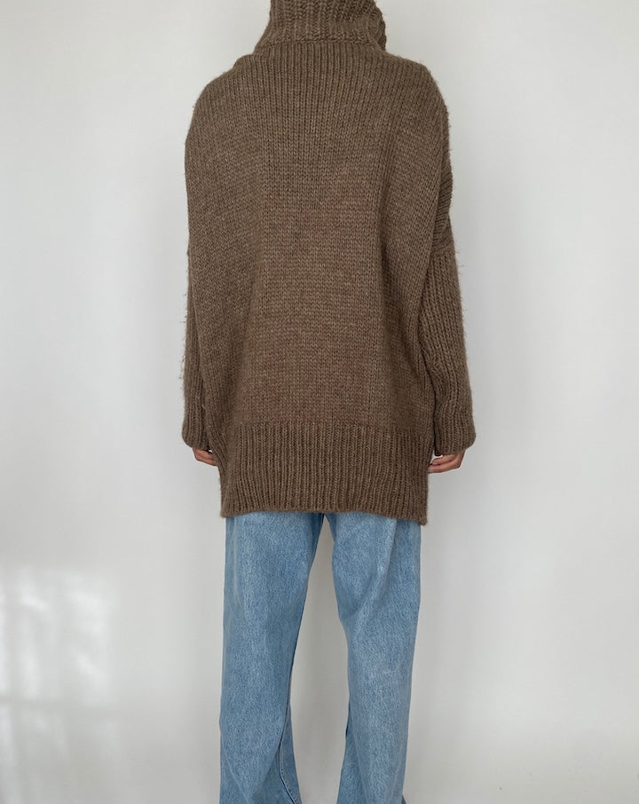 VINTAGE OVERSIZED SOFT BROWN SWEATER 2445