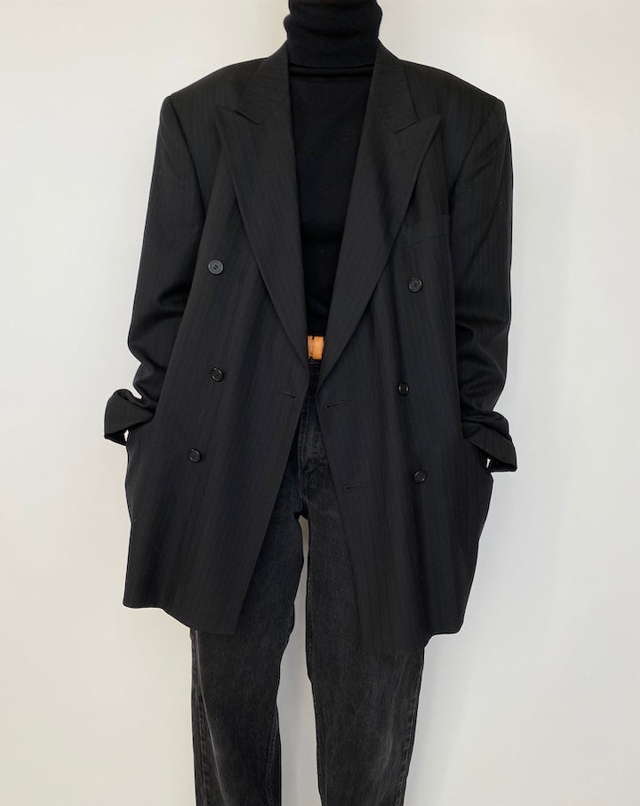 VINTAGE BLACK PINSTRIPED OVERSIZED BLAZER 1672