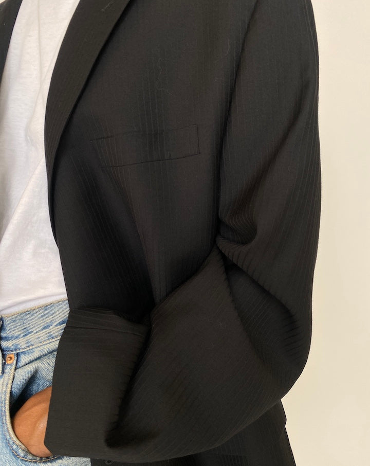 VINTAGE OVERSIZED BLACK STRIPED BLAZER 3933