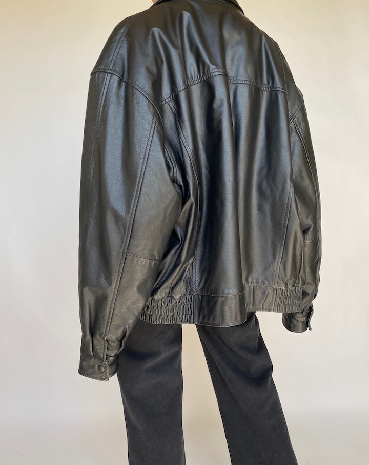 VINTAGE OVERSIZED BLACK LEATHER JACKET 434