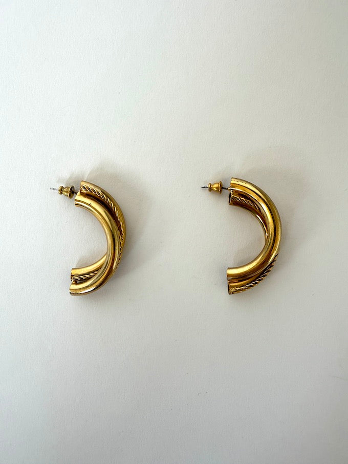 Vintage Sculpted Gold curves