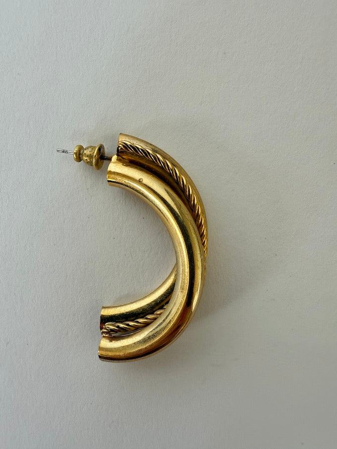 Vintage Sculpted Gold curves