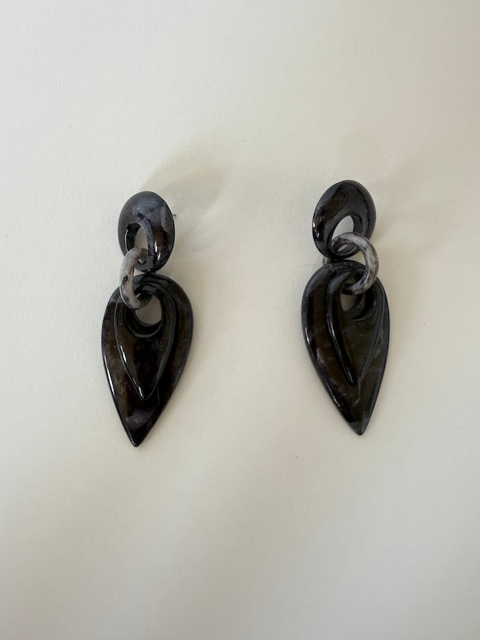 Vintage dangle leaf shape earring black