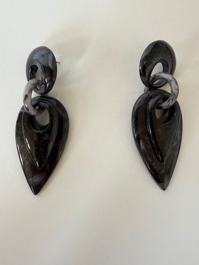 Vintage dangle leaf shape earring black