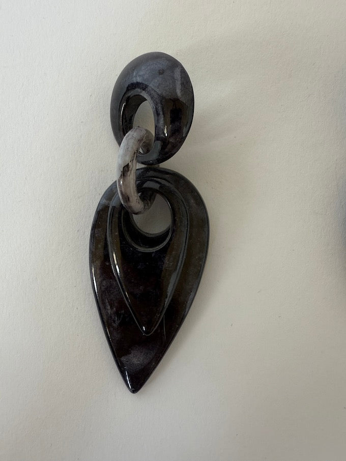 Vintage dangle leaf shape earring black