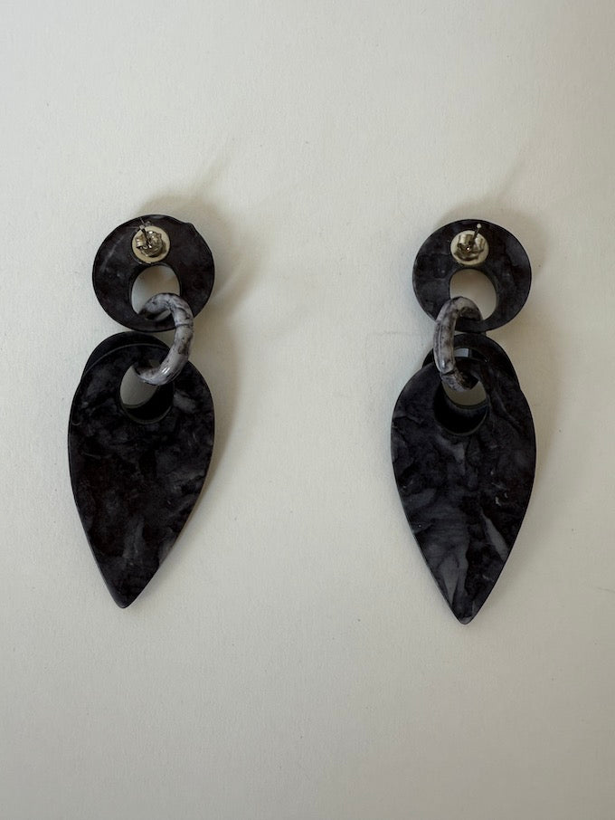 Vintage dangle leaf shape earring black