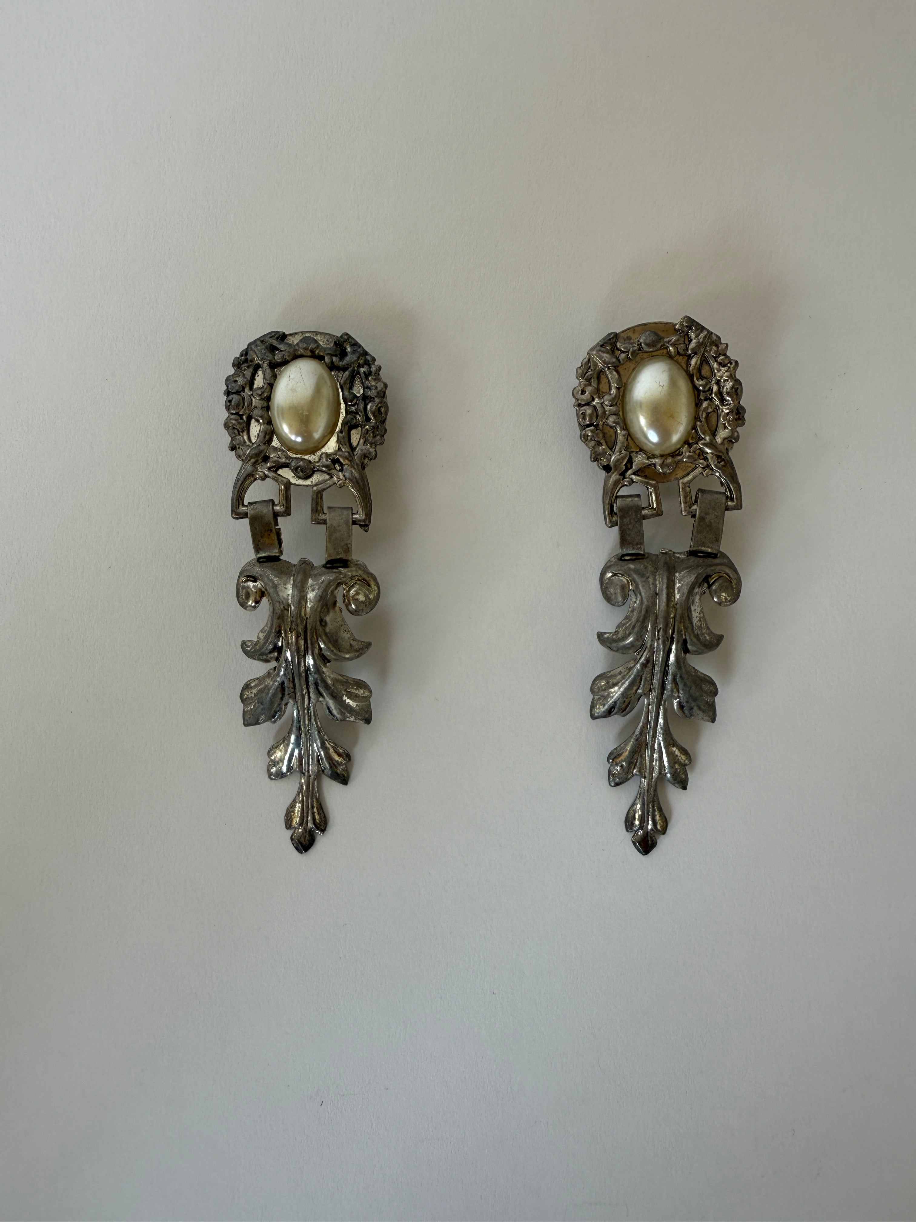 VINTAGE STATEMENT DROP EARRING WITH PEARL