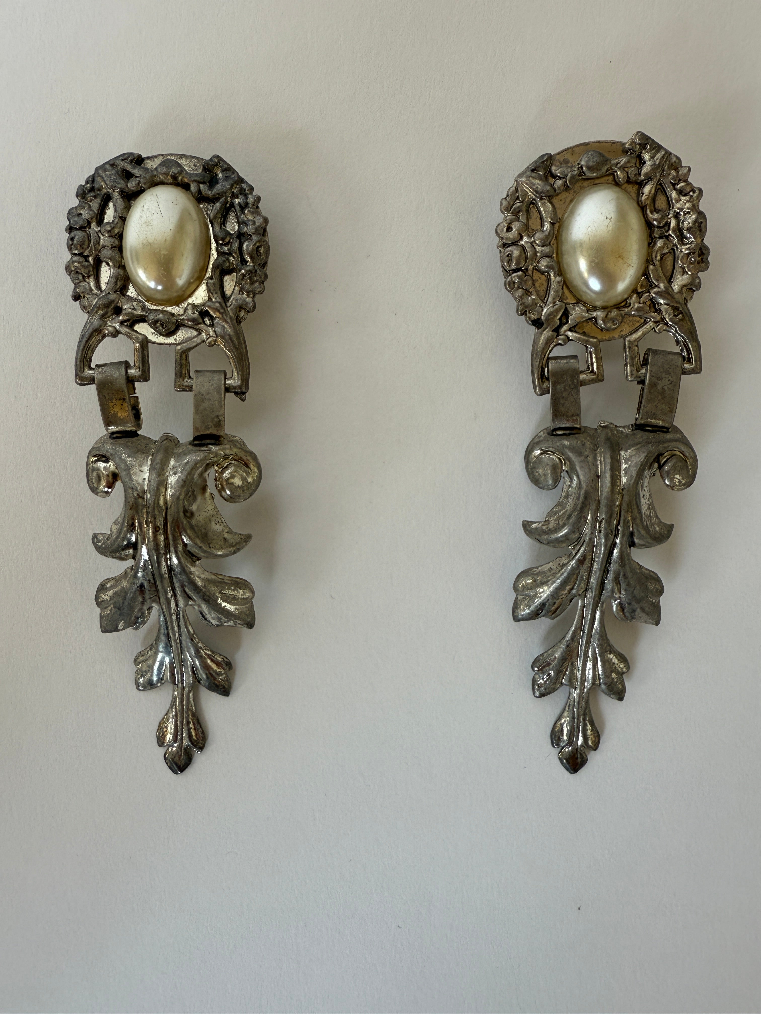 VINTAGE STATEMENT DROP EARRING WITH PEARL