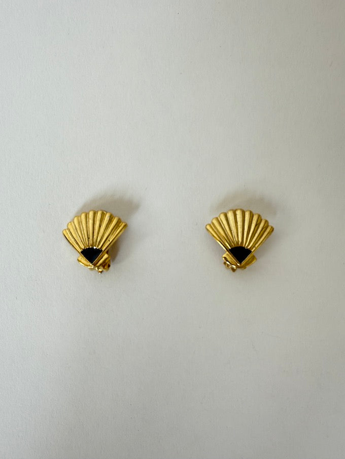 Vintage small shell earrings