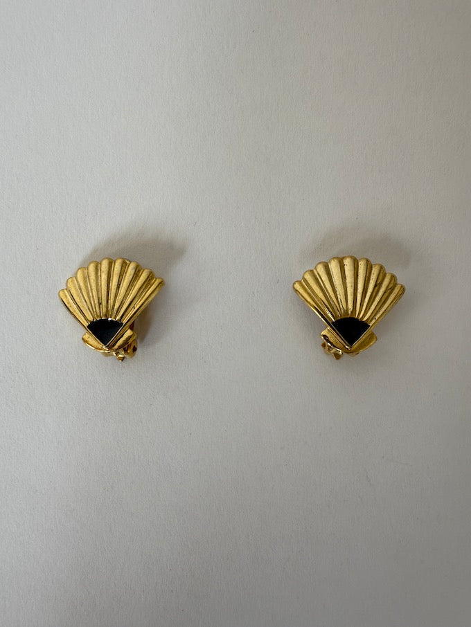 Vintage small shell earrings