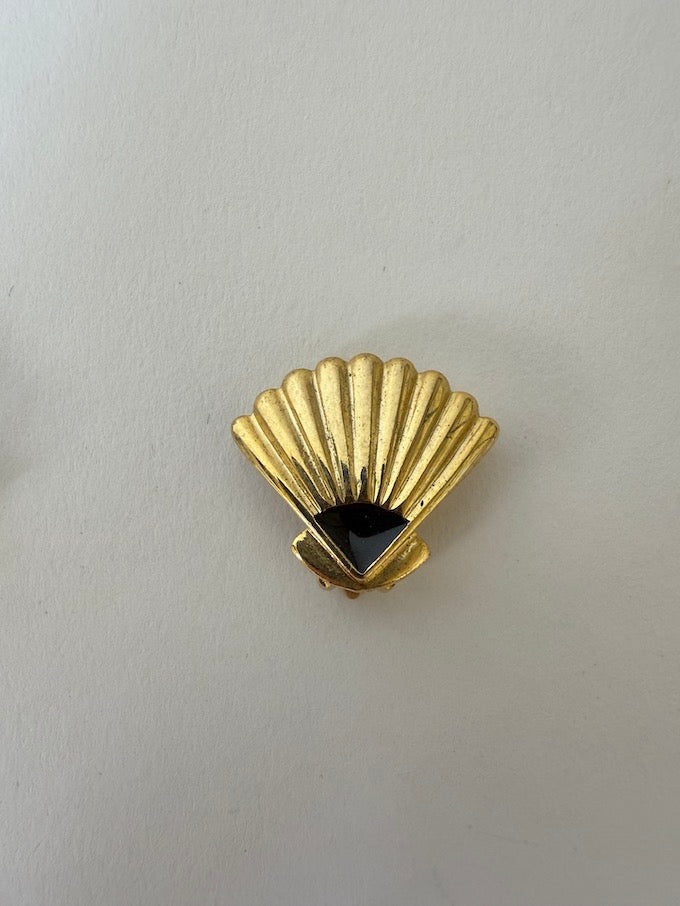 Vintage small shell earrings