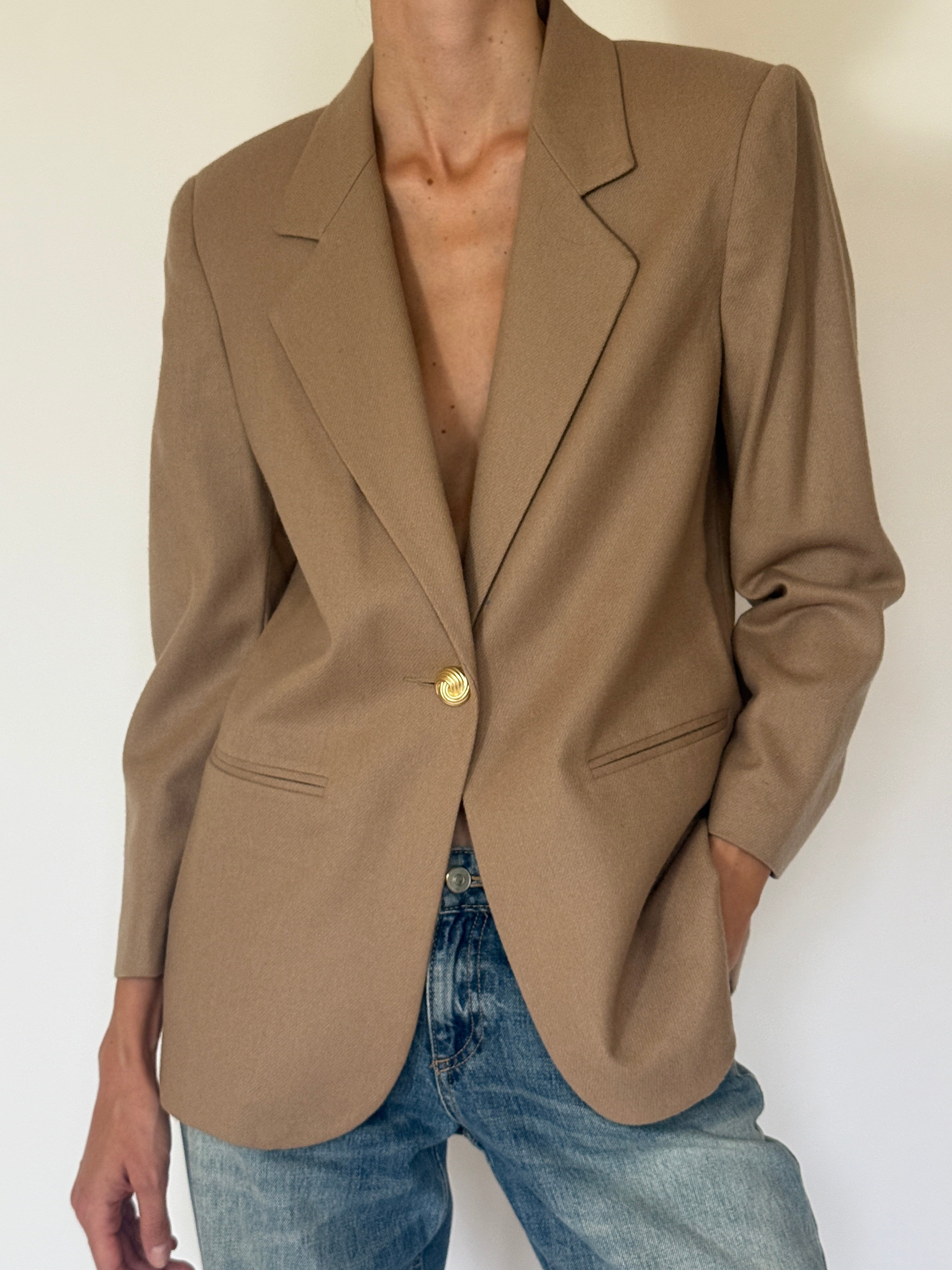 Vintage camel wool blazer welt pocket detail