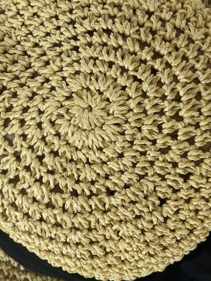 VINTAGE WOVEN STRAW HAT IN A NATURAL BEIGE TONE with black bow detail
