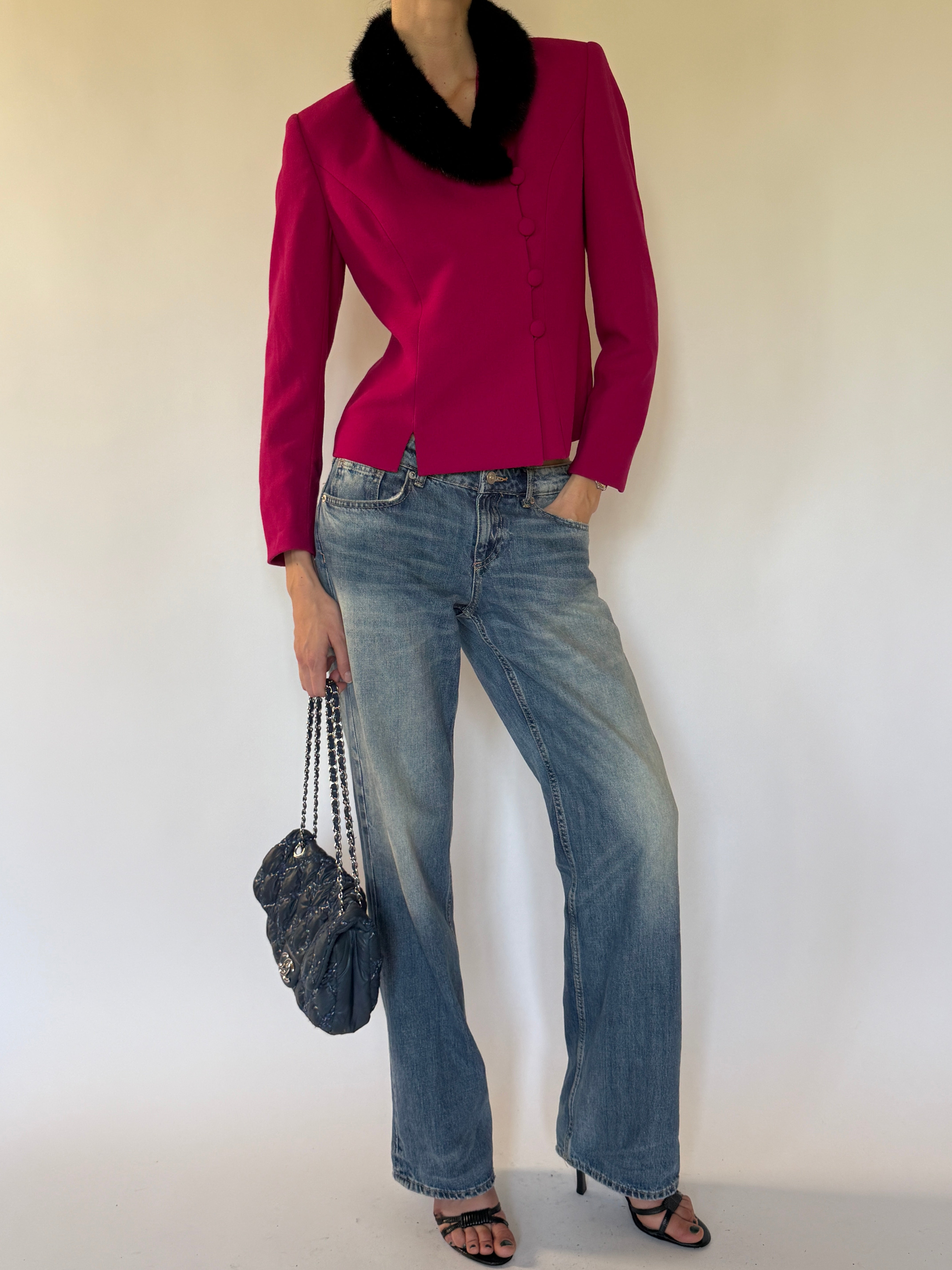 Vintage structured pink jacket with fur collar front view
