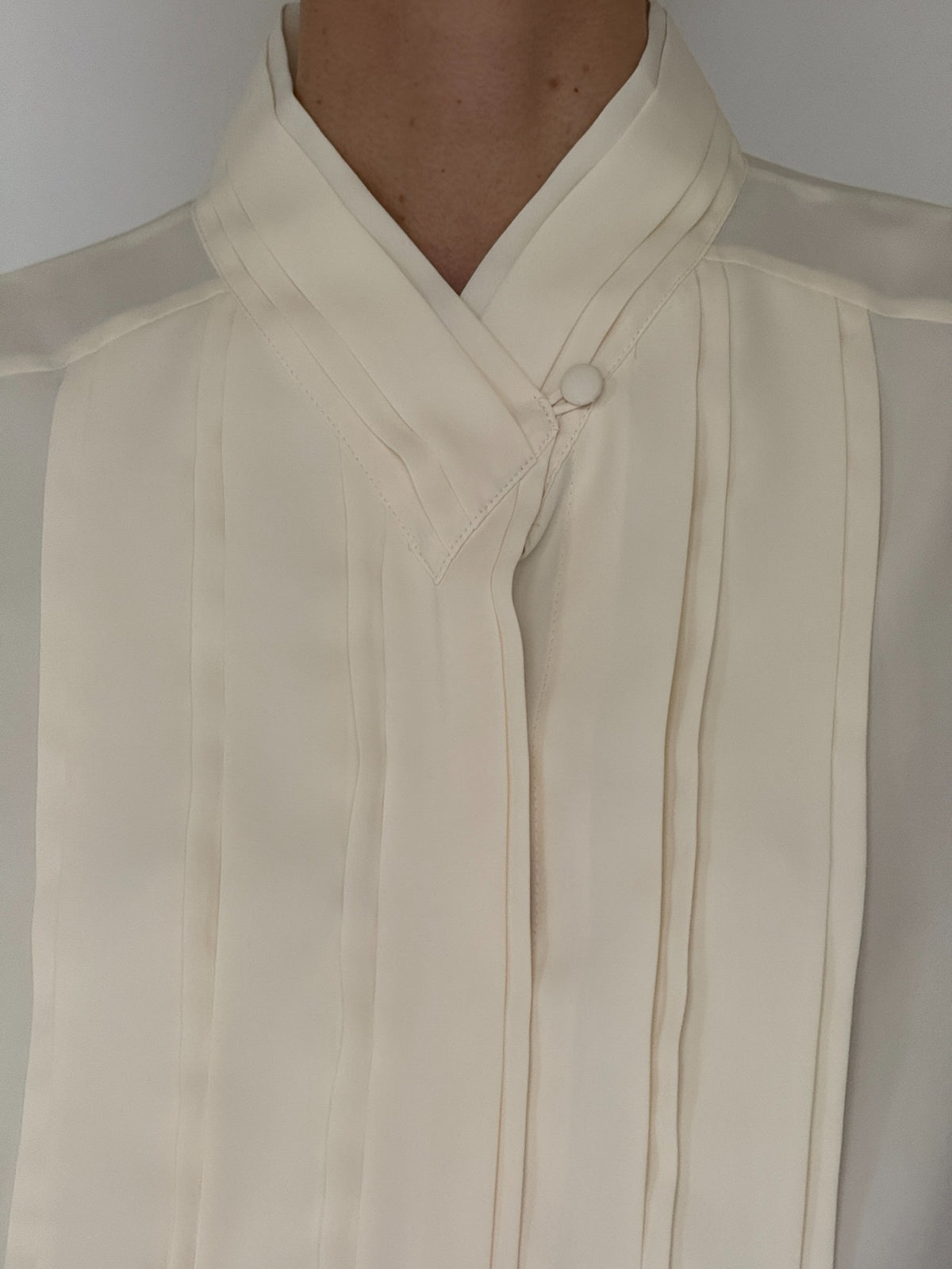 Vintage ivory pleated Christie & Jill blouse