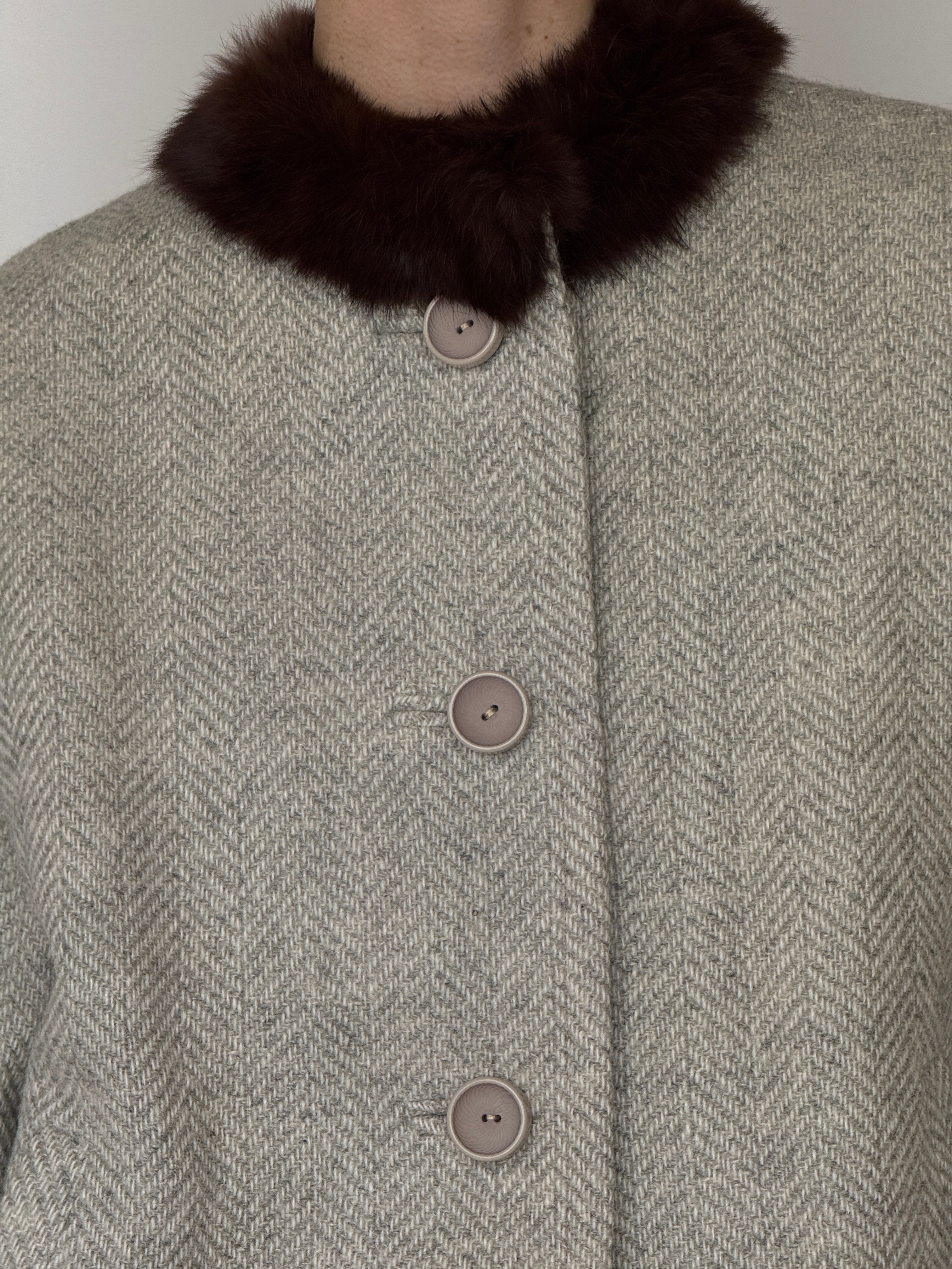 Vintage wool herringbone coat fur collar close up light gray