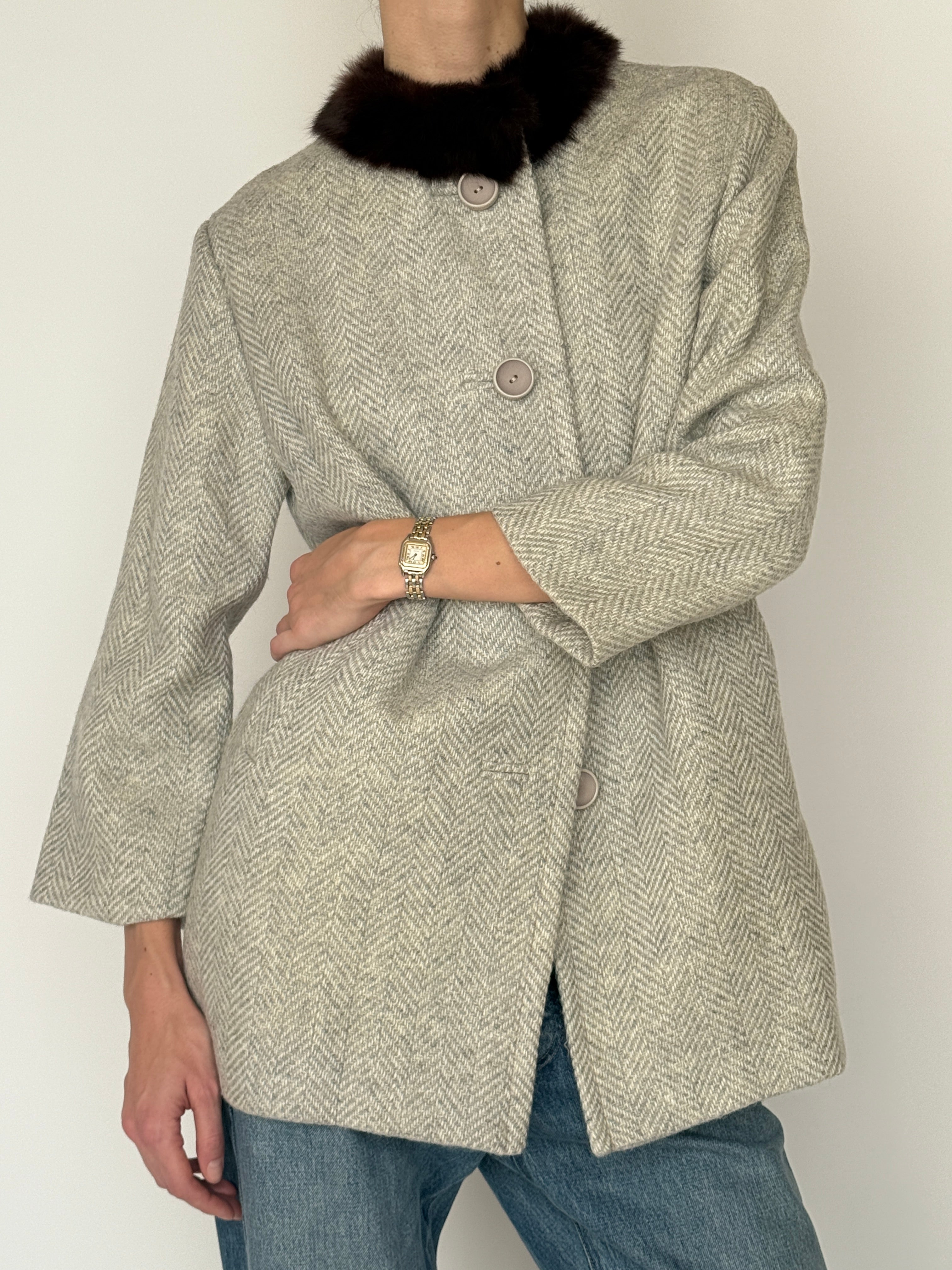 Vintage light gray herringbone wool coat fur collar detail