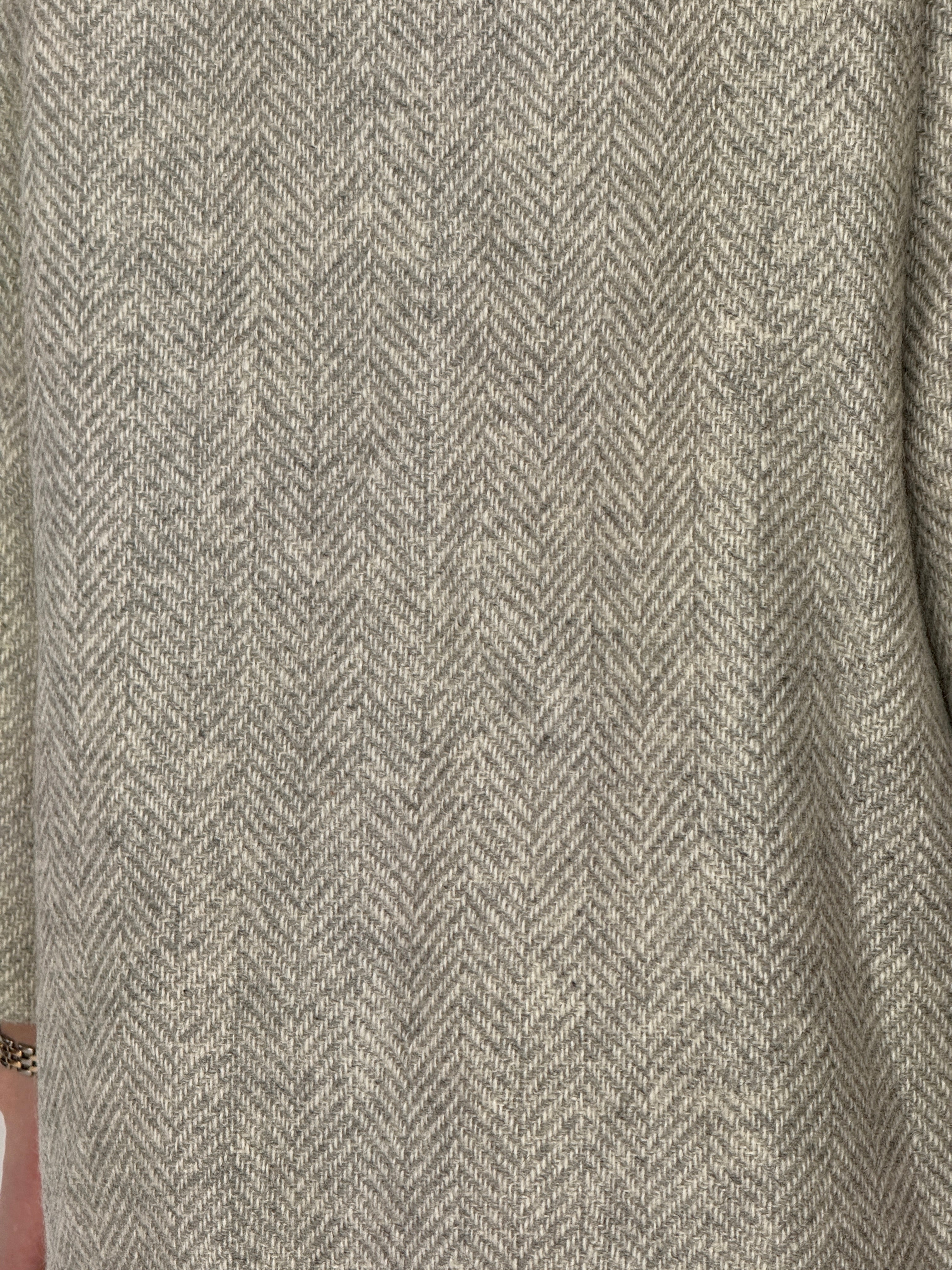 Vintage wool herringbone coat fur collar close up light gray